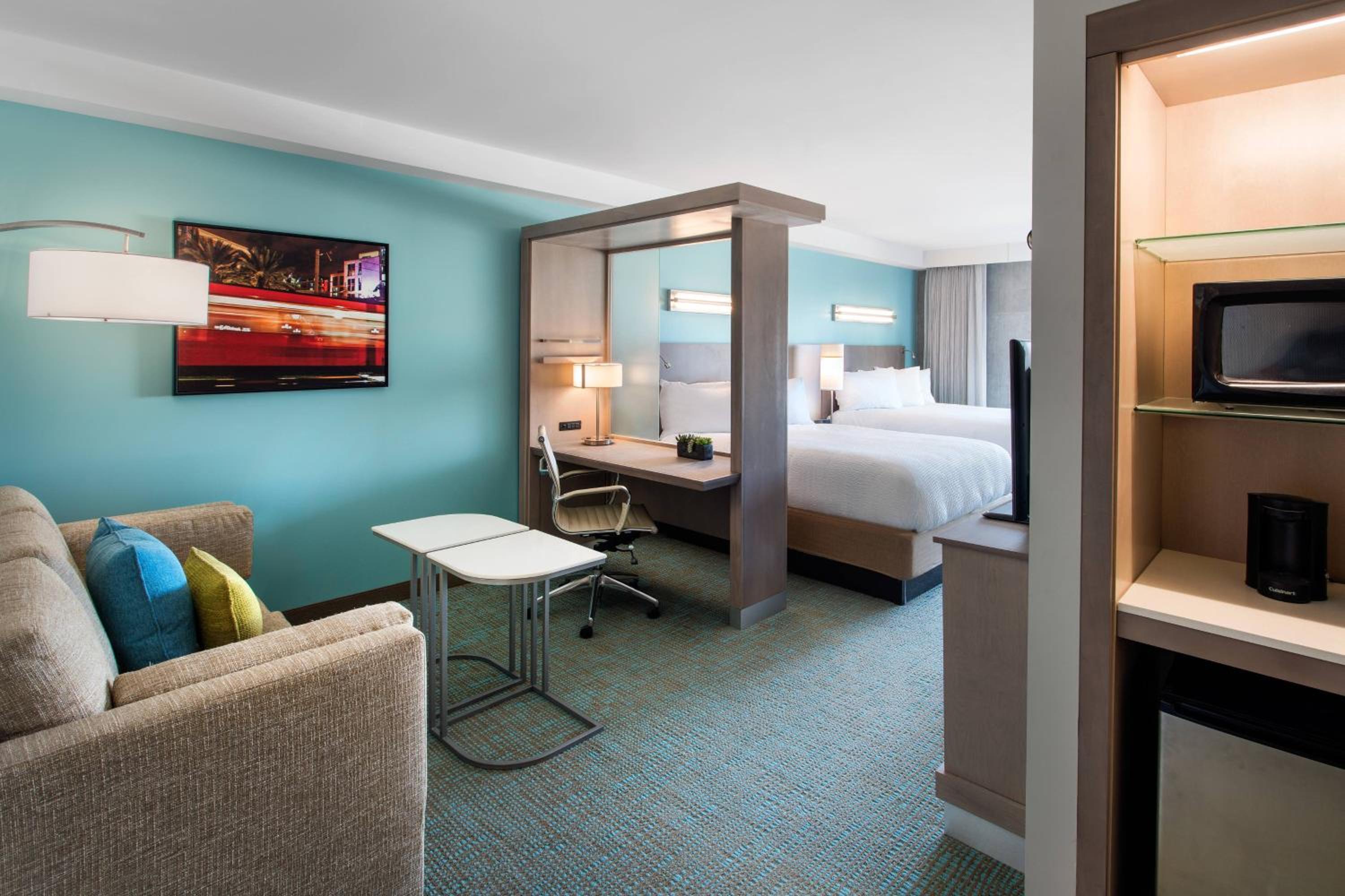 Queen Studio Suite with Sofa Bed and Roll-in Shower - Mobility and Hearing Accessible photo 1
