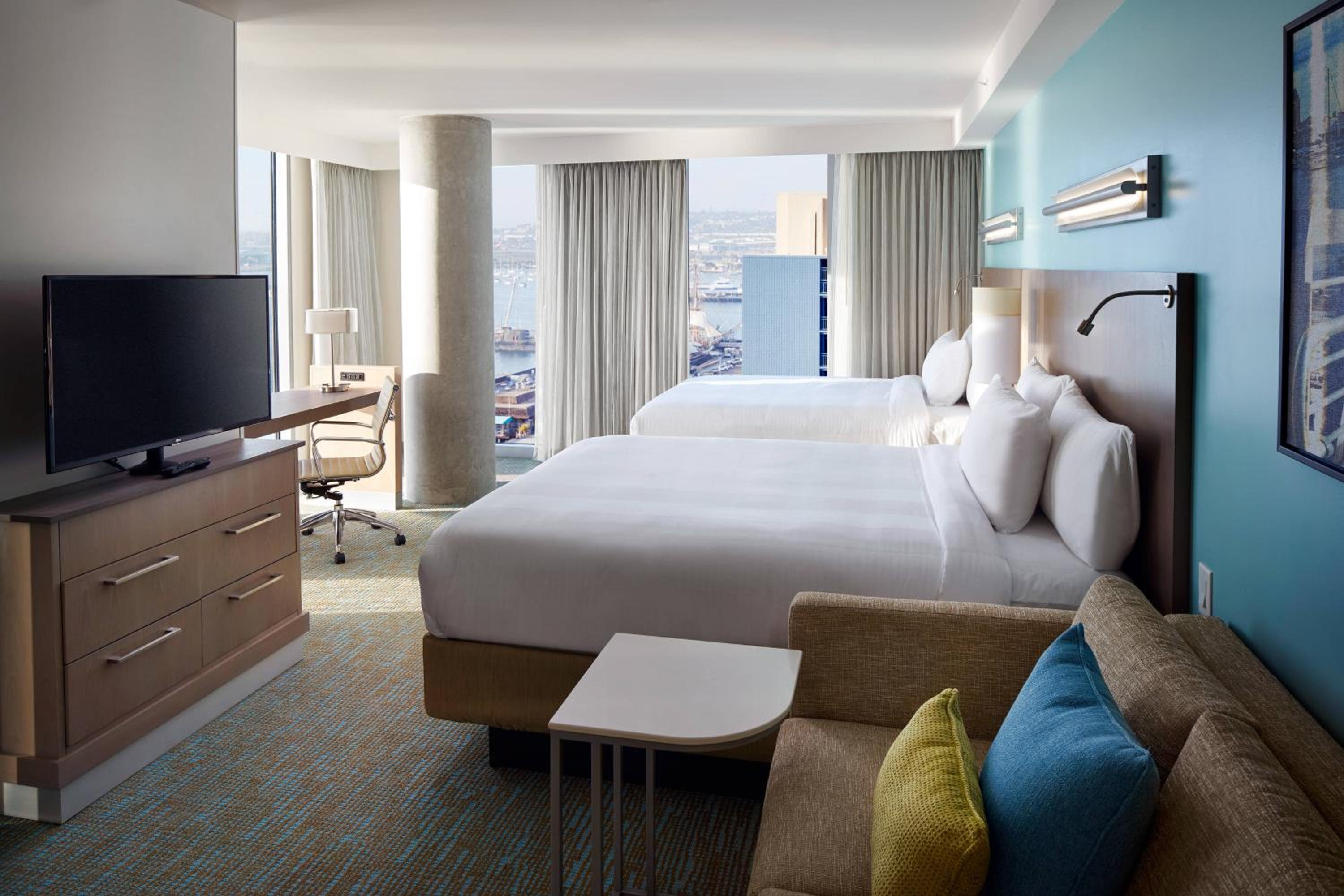 Corner Queen Suite with Sofa Bed View photo 1