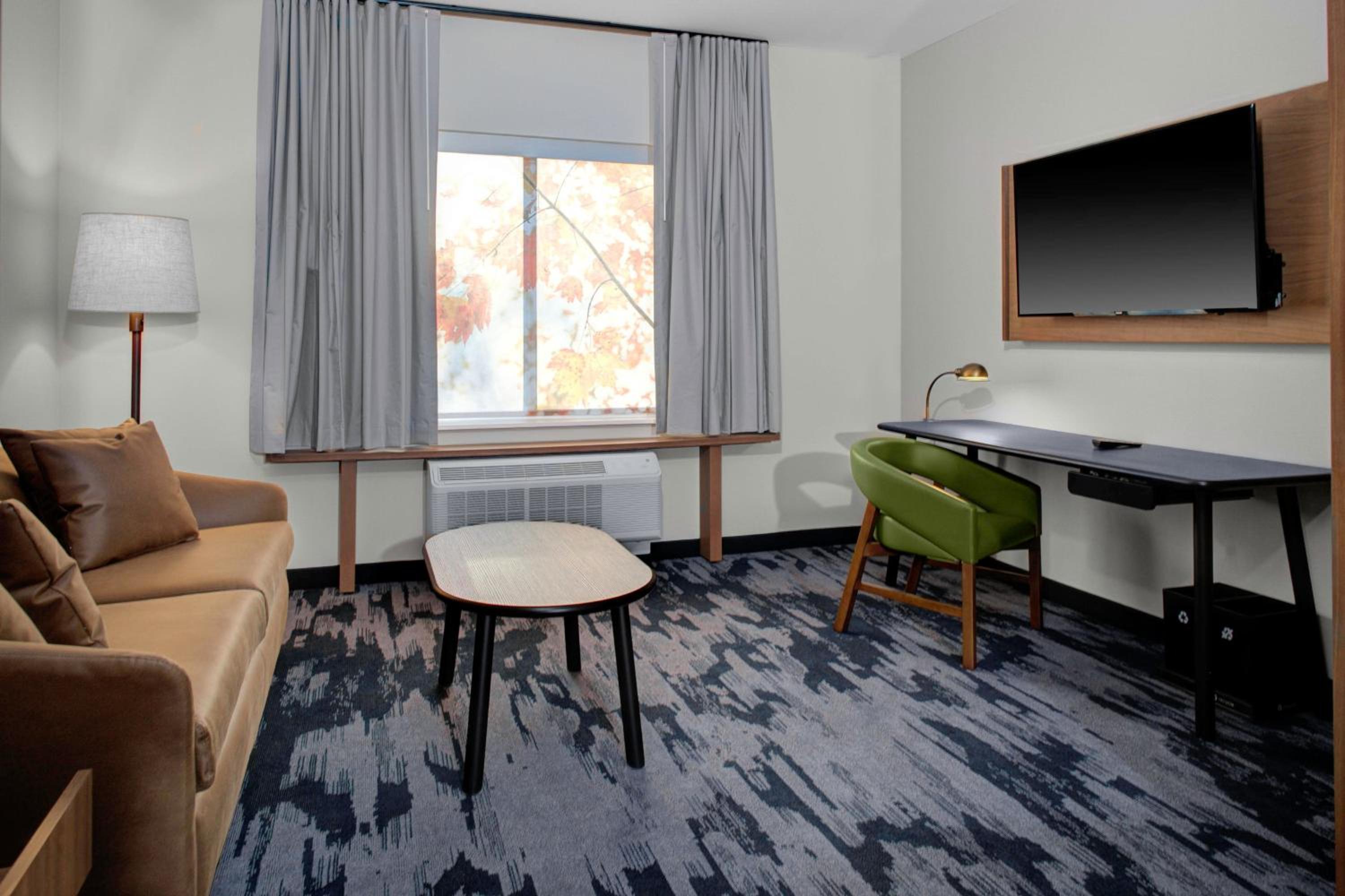Deluxe King Guest Room with Sofa Bed photo 2