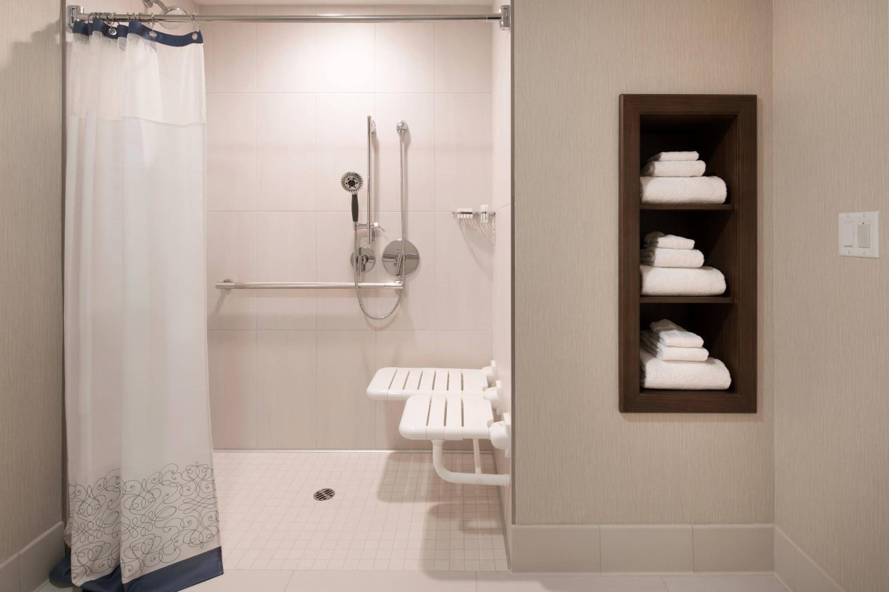King Studio with Sofa Bed and Roll-in Shower - Mobility and Hearing Accessible photo 2