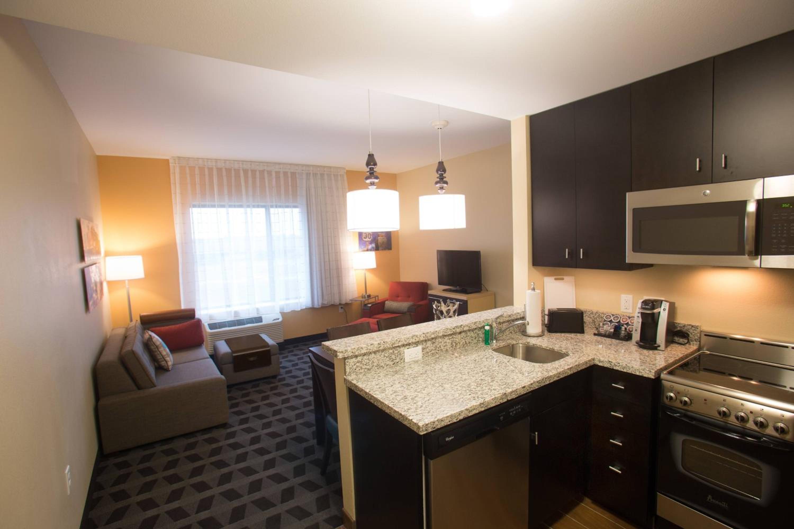Two-Bedroom Queen Suite