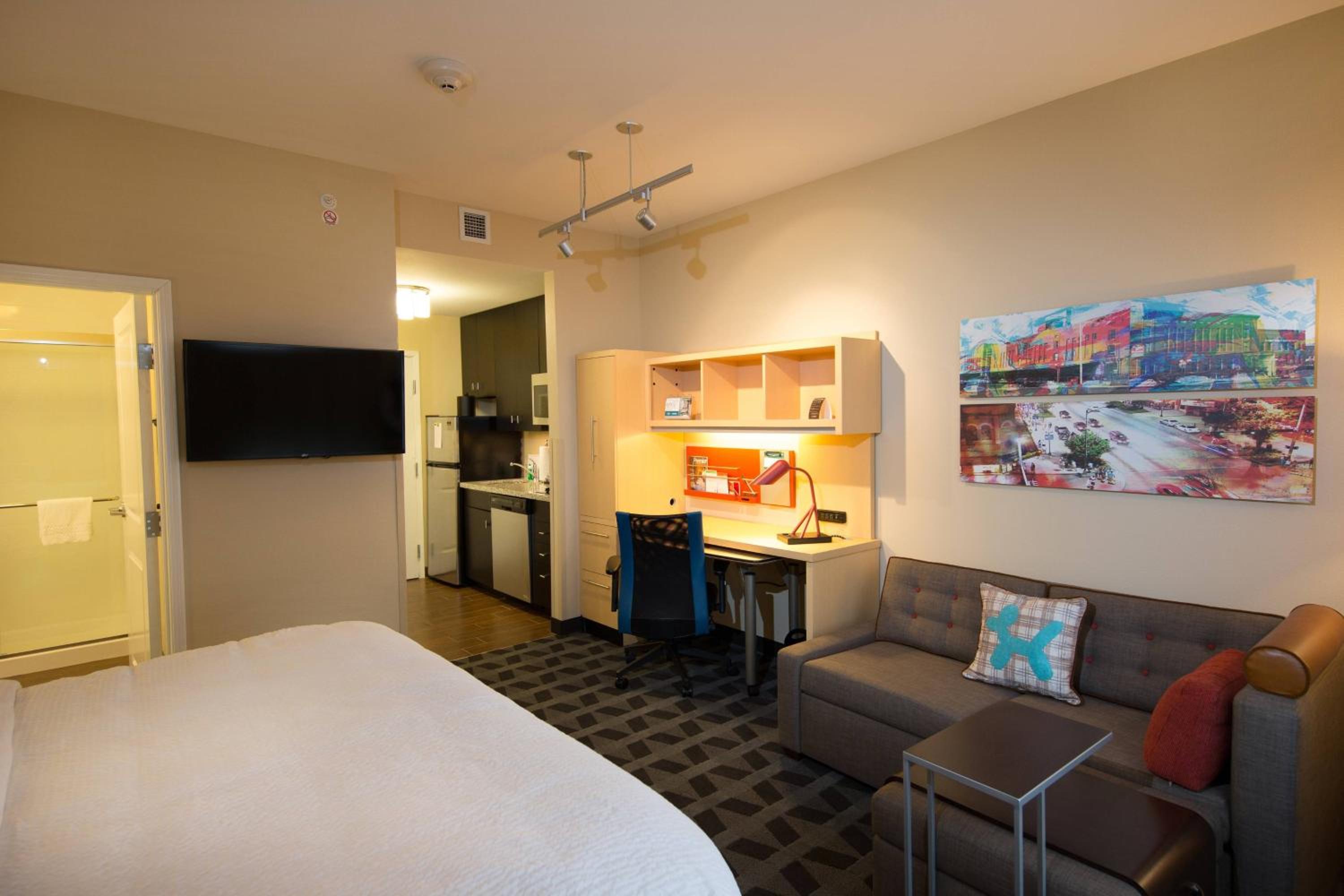 King Studio with Sofa Bed - Hearing Accessible photo 1