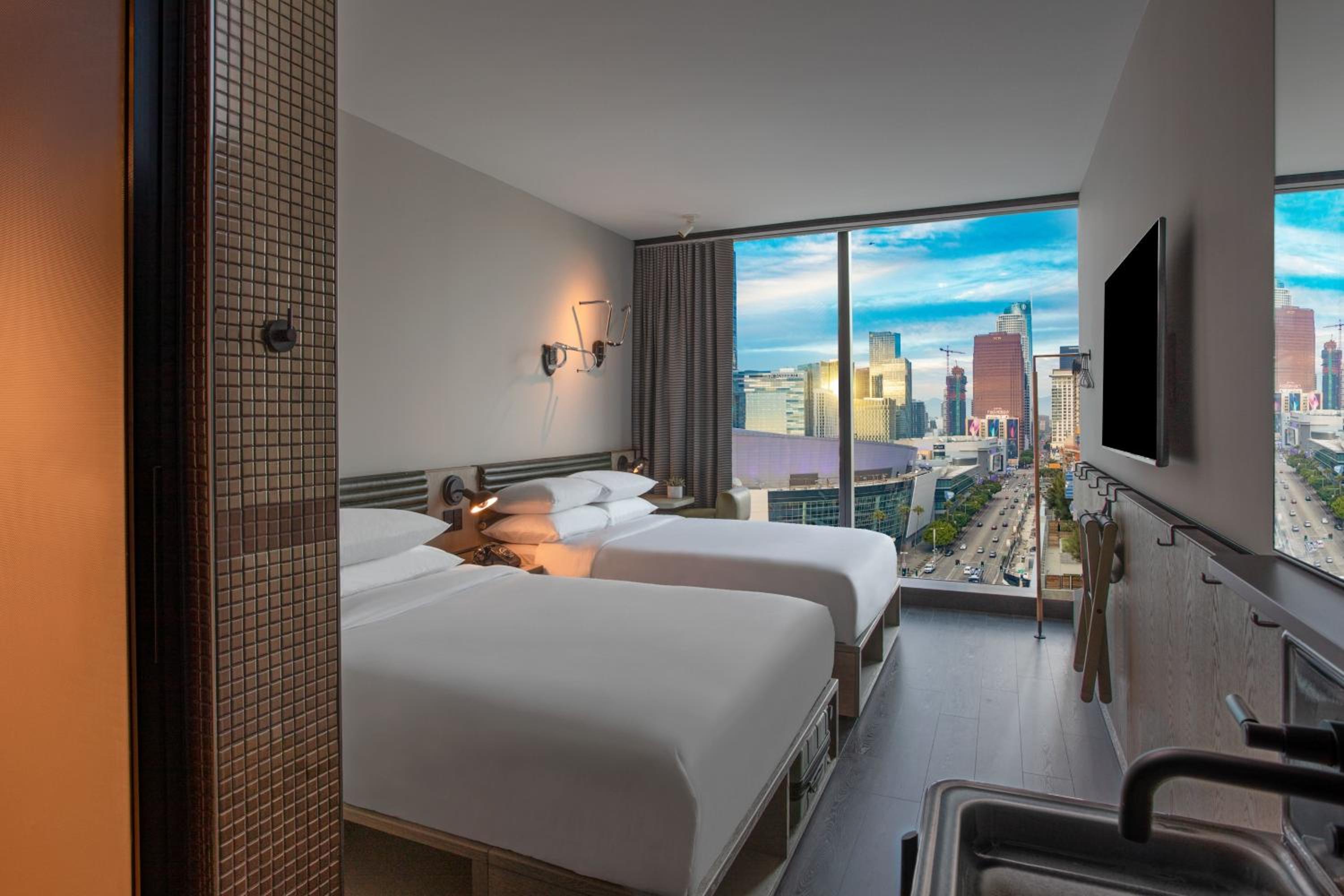 Queen Room with City View