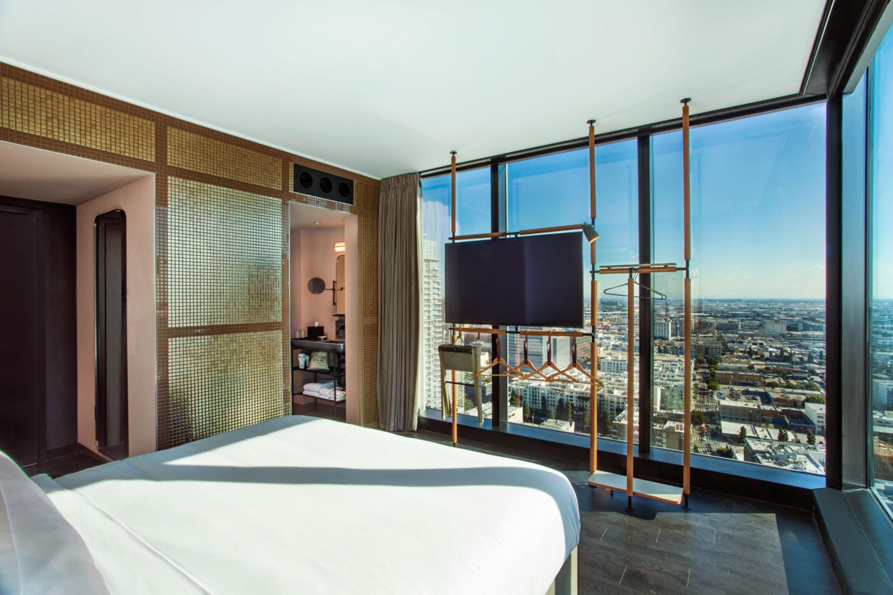 Corner King Room