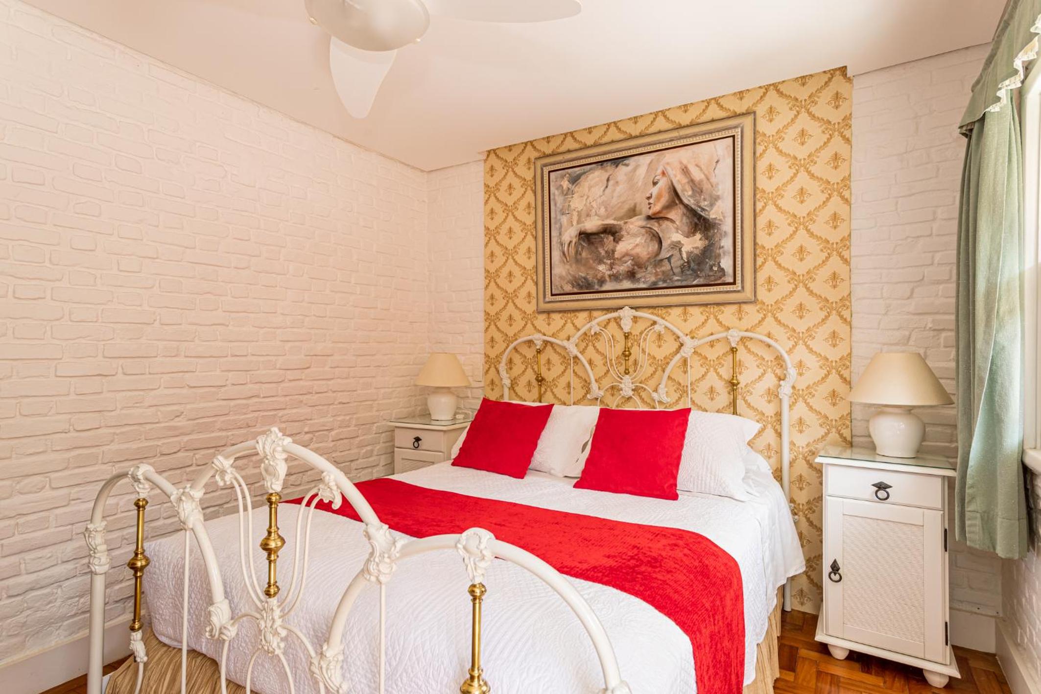 Deluxe Queen Suite photo 1