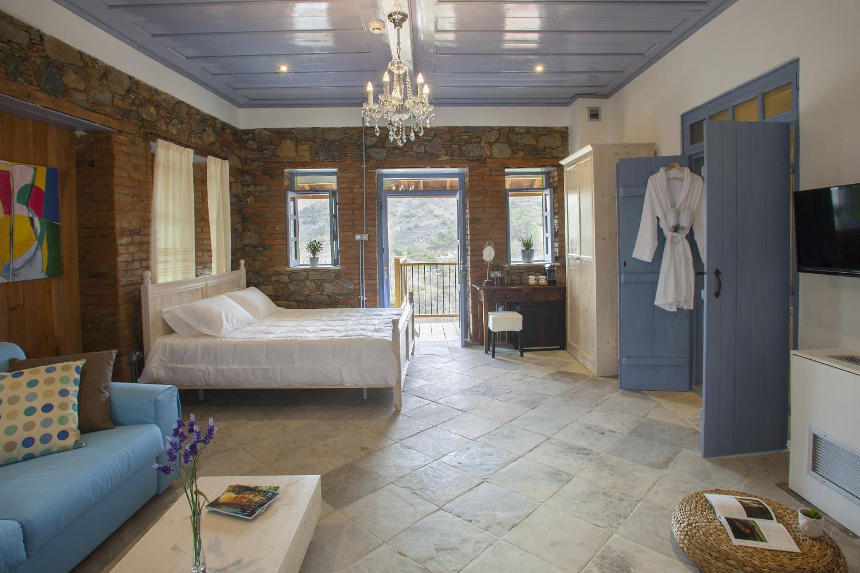 Deluxe Double Room with Balcony - Photo 1