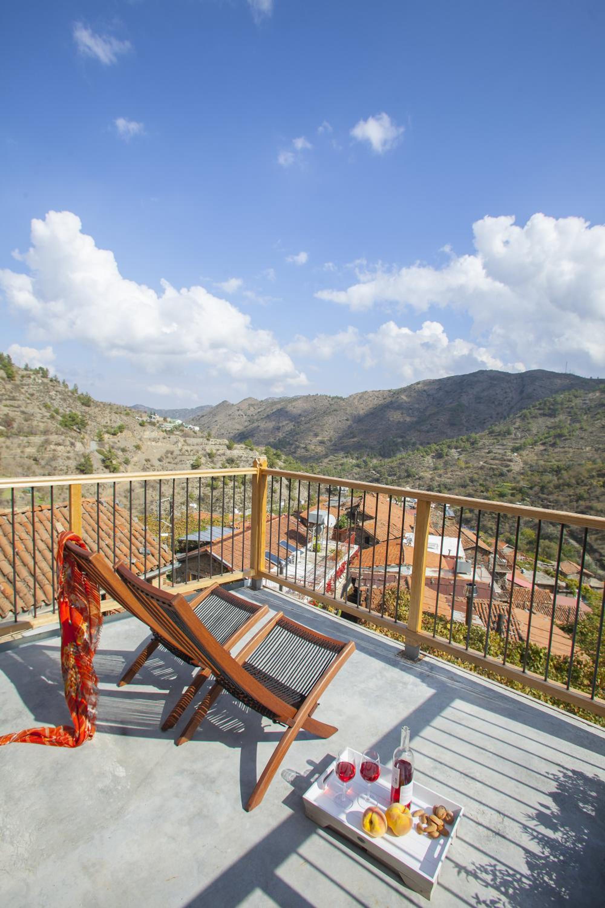 Deluxe Double Room with Balcony - Photo 2