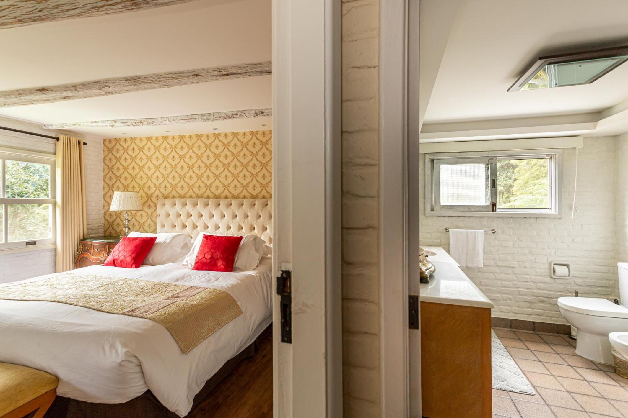 Superior King Suite - Photo 8