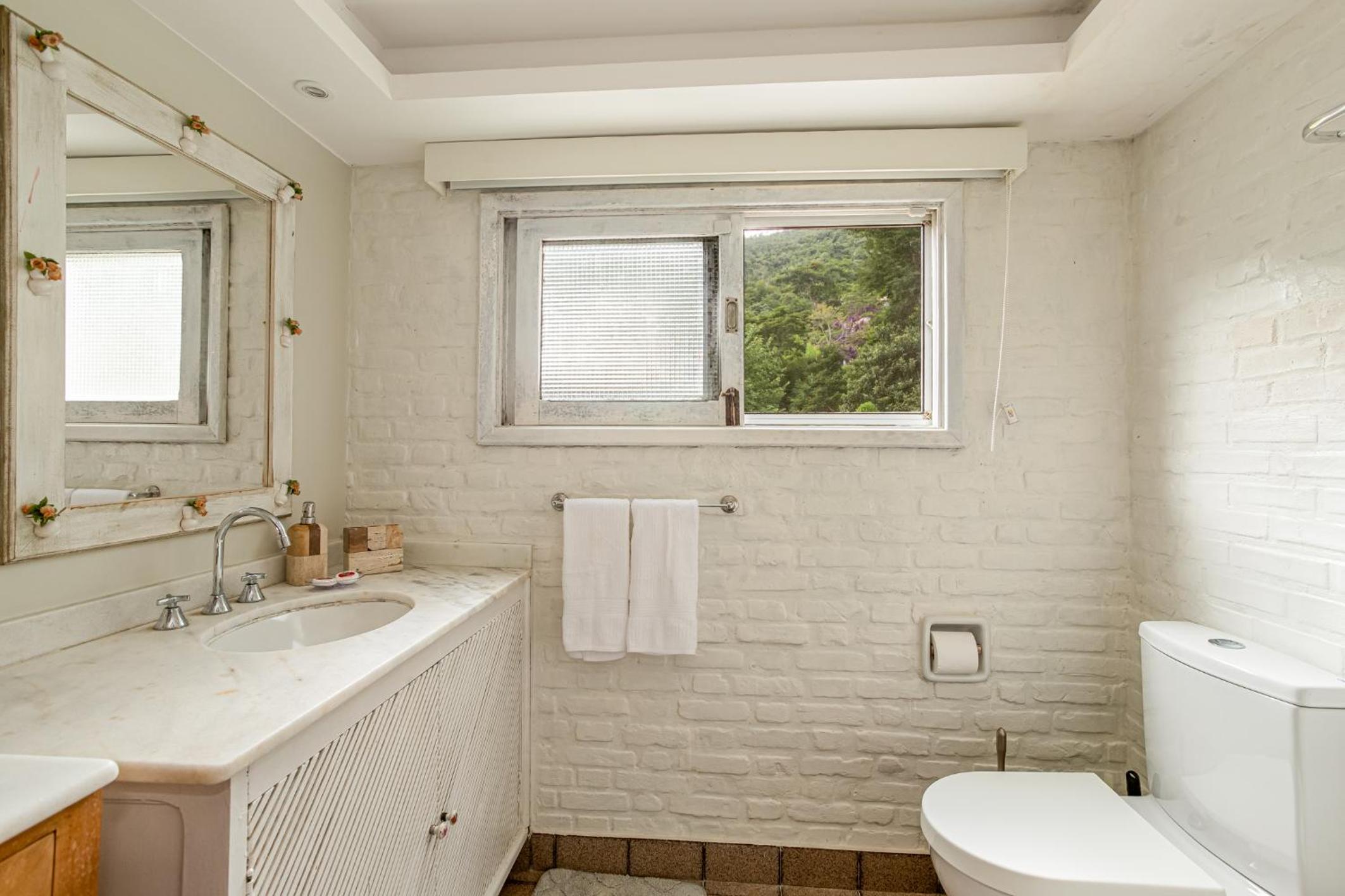 Superior King Suite - Photo 11