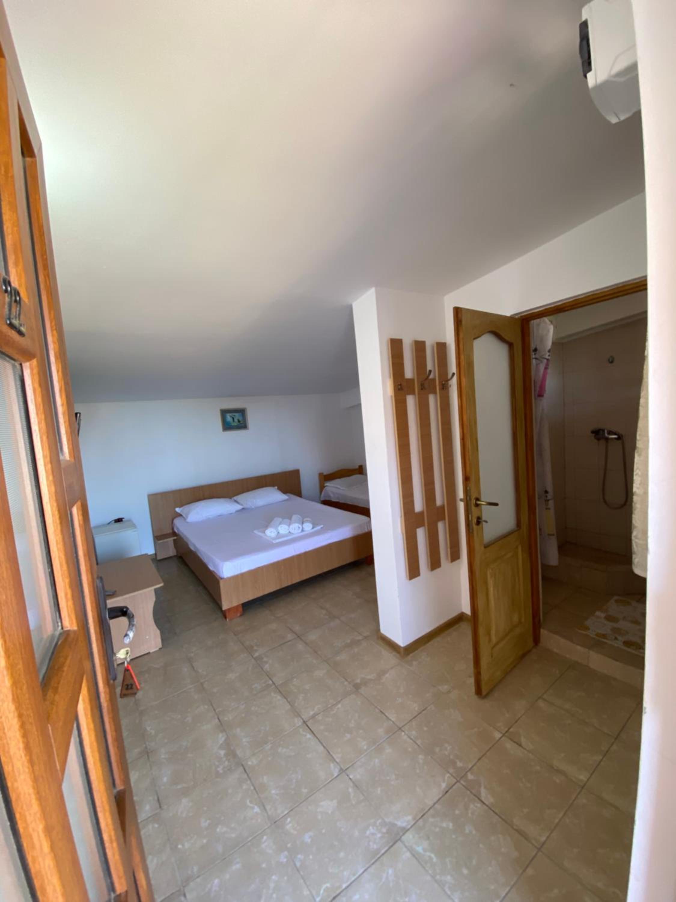 Economy Triple Room - Photo 2