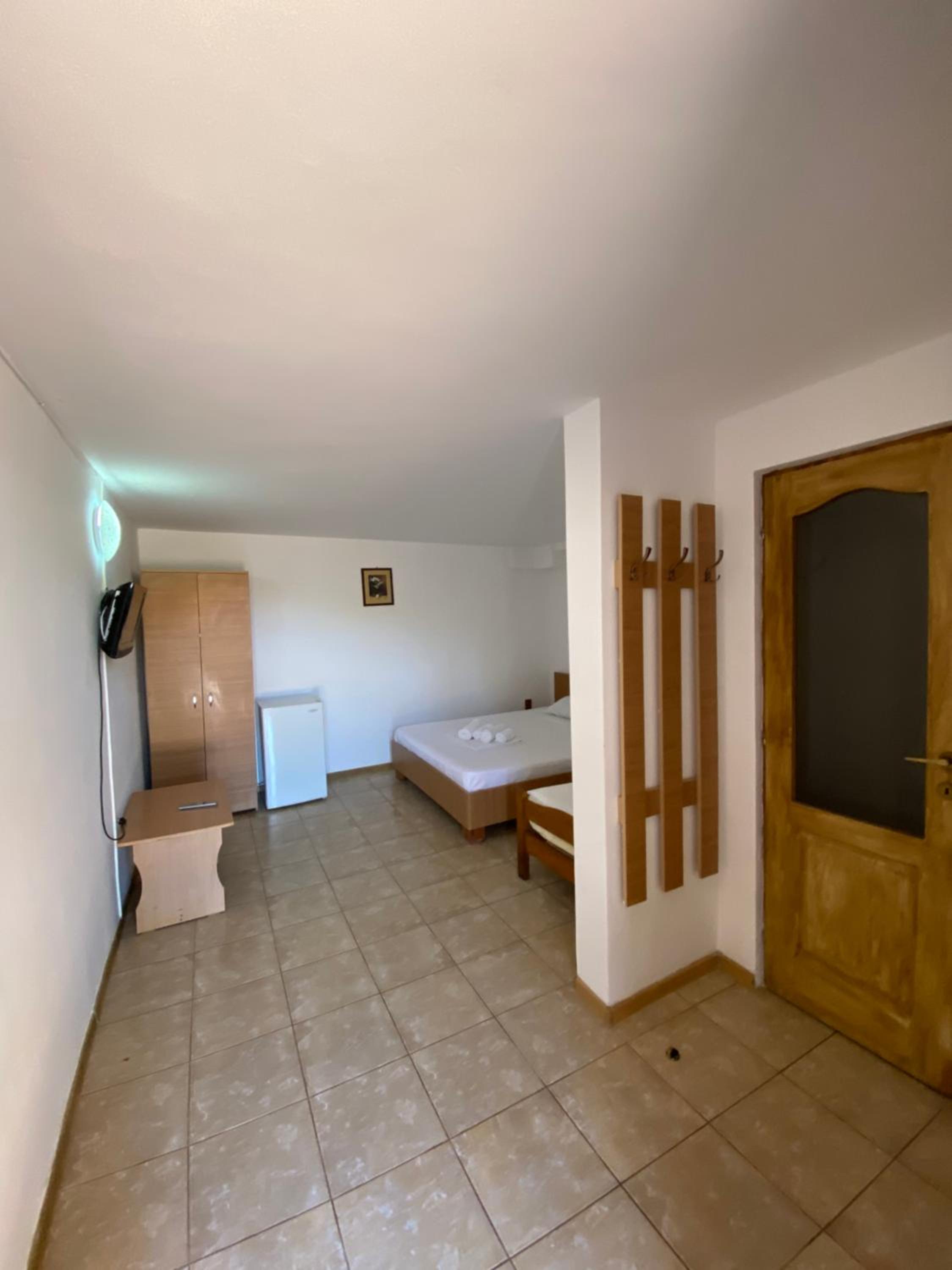 Economy Triple Room - Photo 1