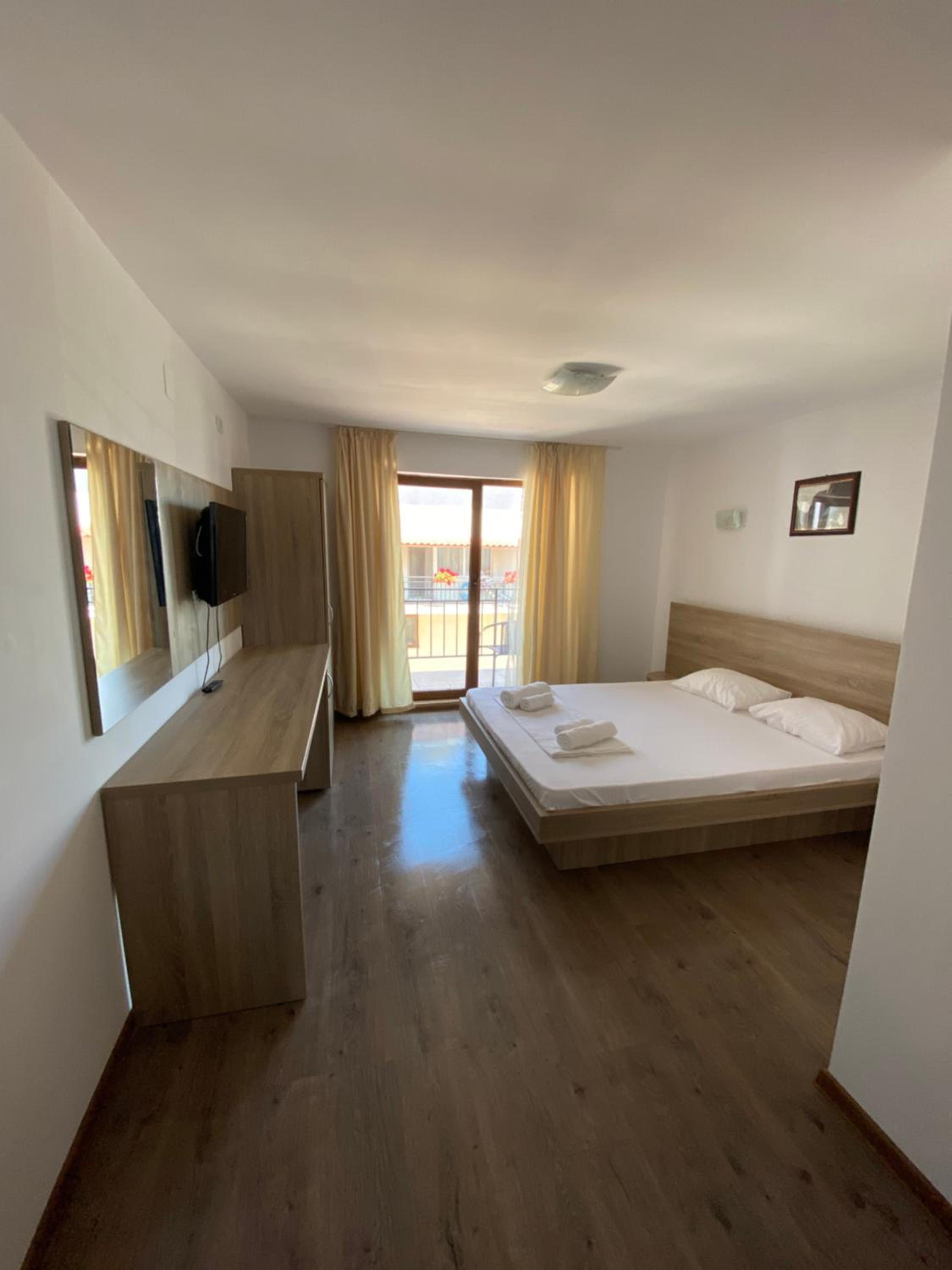 Double Room with Private Bathroom photo 3