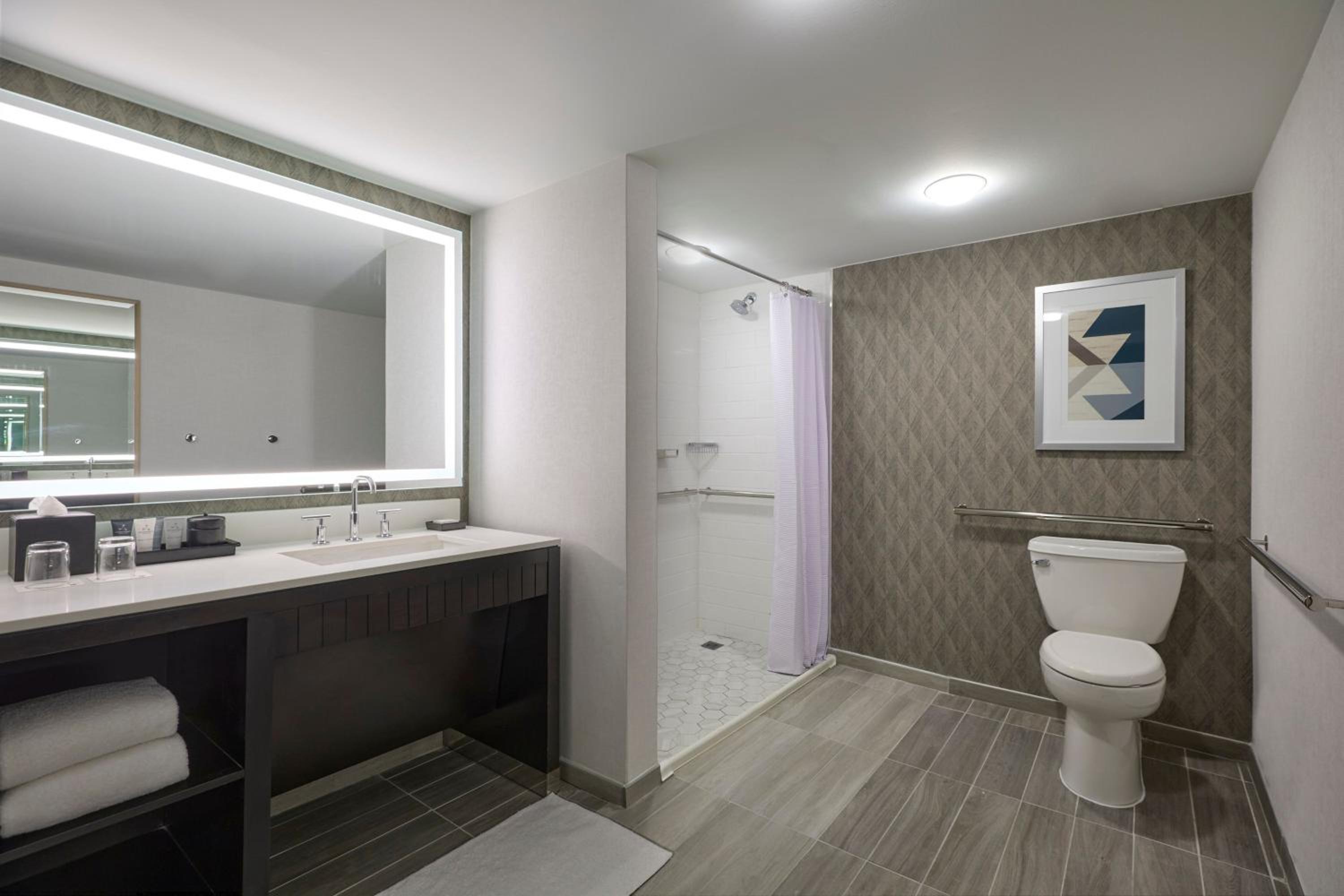 King Room - Hearing Accessible - Photo 6