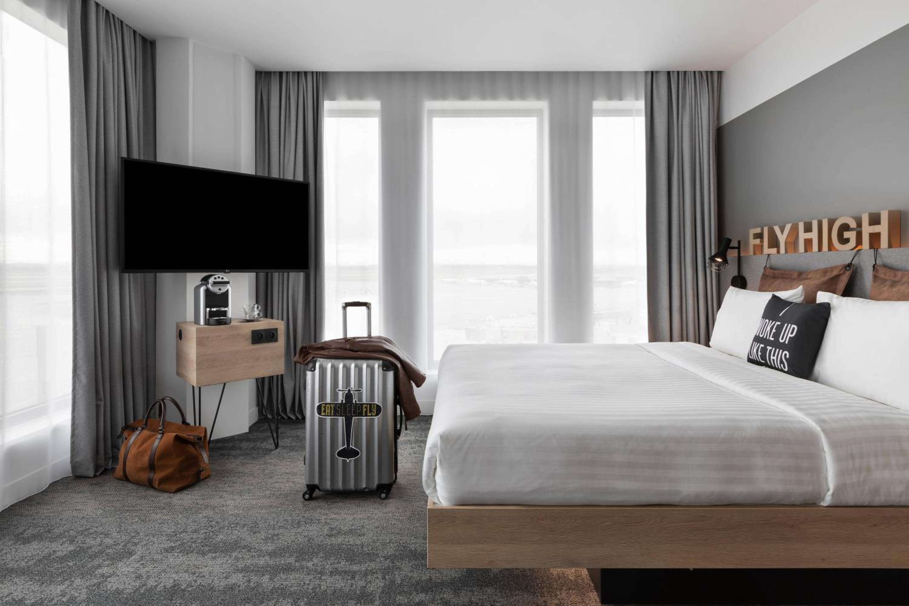 Moxy Biggy, Larger Guest room, 1 Queen - Photo 5
