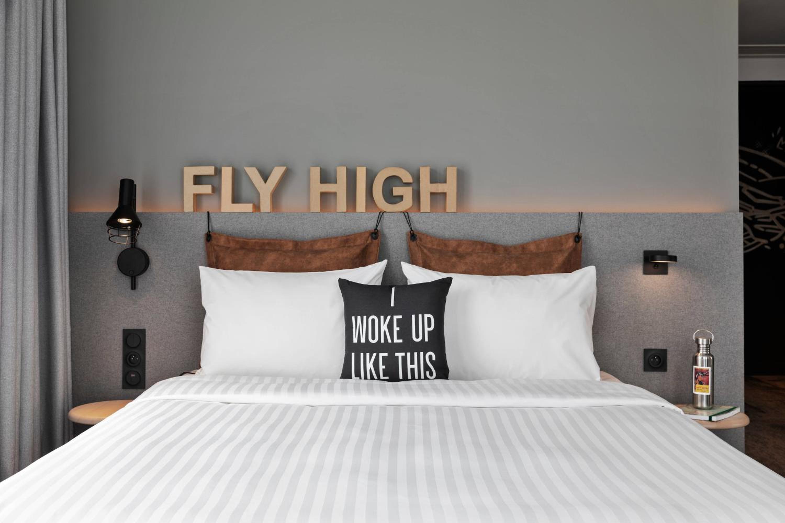 Moxy Biggy, Larger Guest room, 1 Queen - Photo 4