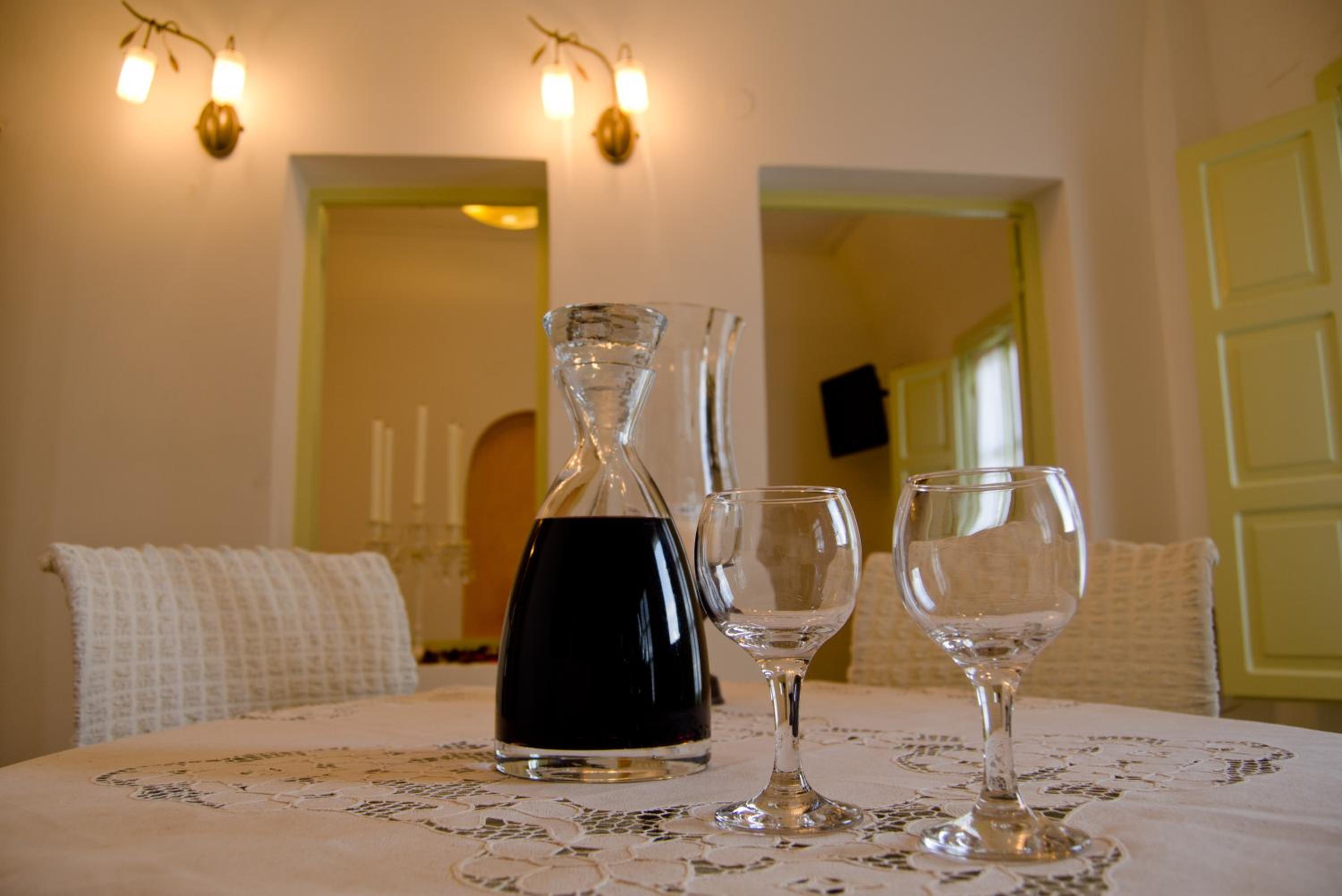 Santorini Superior Appartment With Balcony, Caldera and Sea View and Semi-Private Outdoor Hot-Tub 