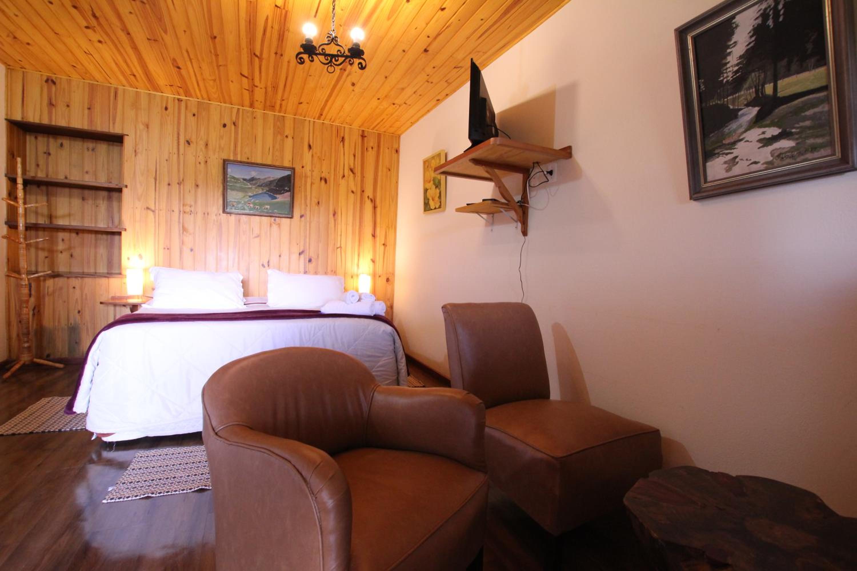 Double Suite with Spa Bath and Fireplace - Photo 11