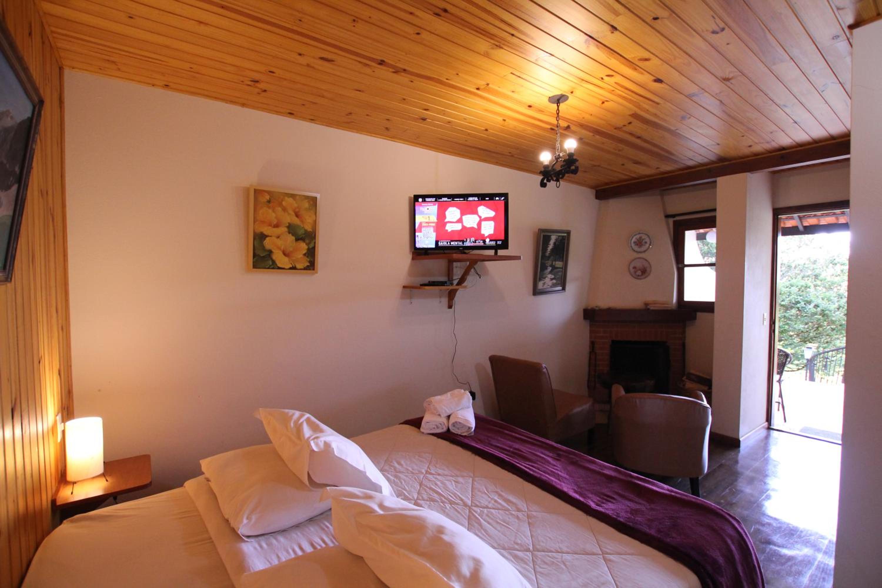 Double Suite with Spa Bath and Fireplace - Photo 10
