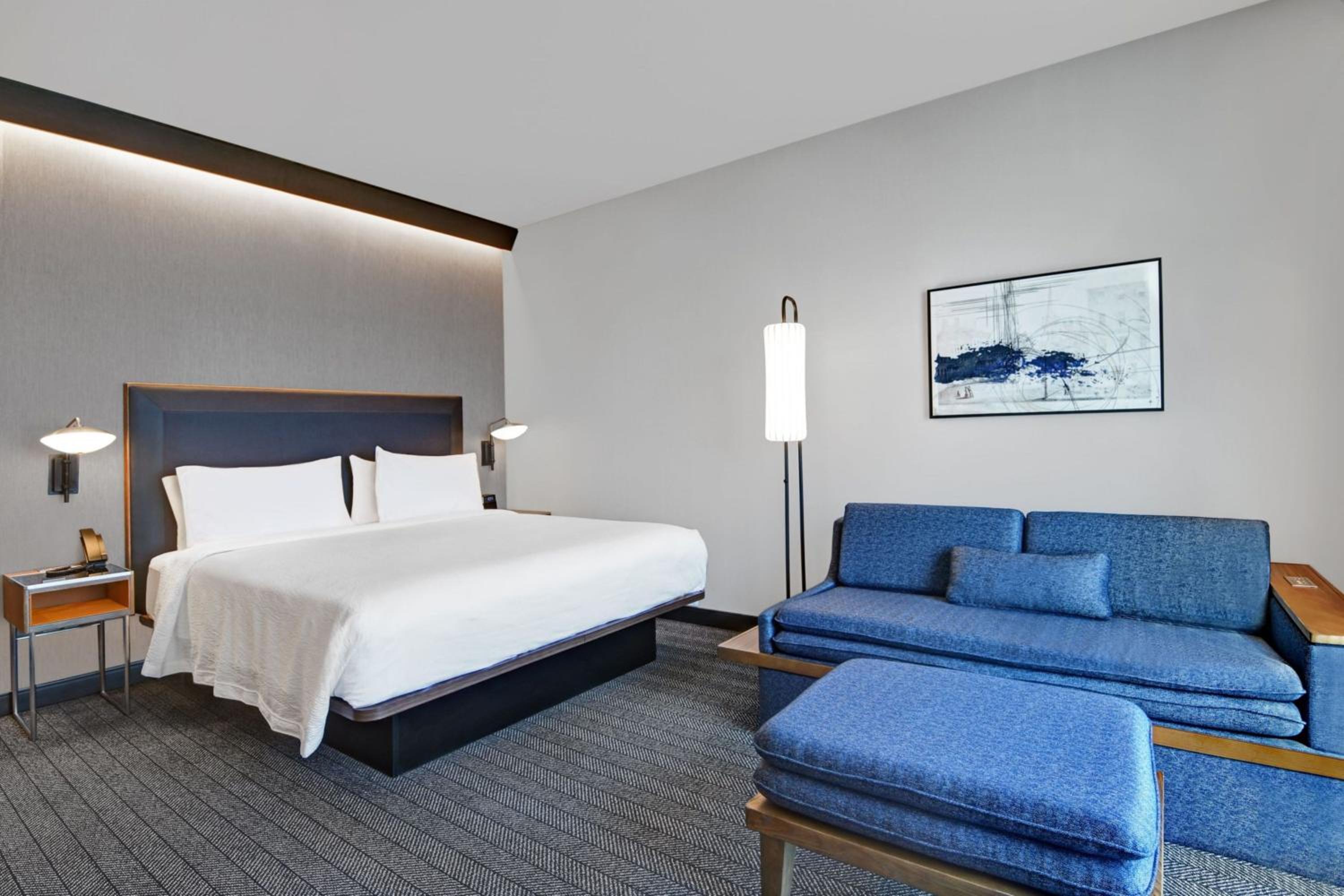 King Room with Sofa Bed - Photo 1
