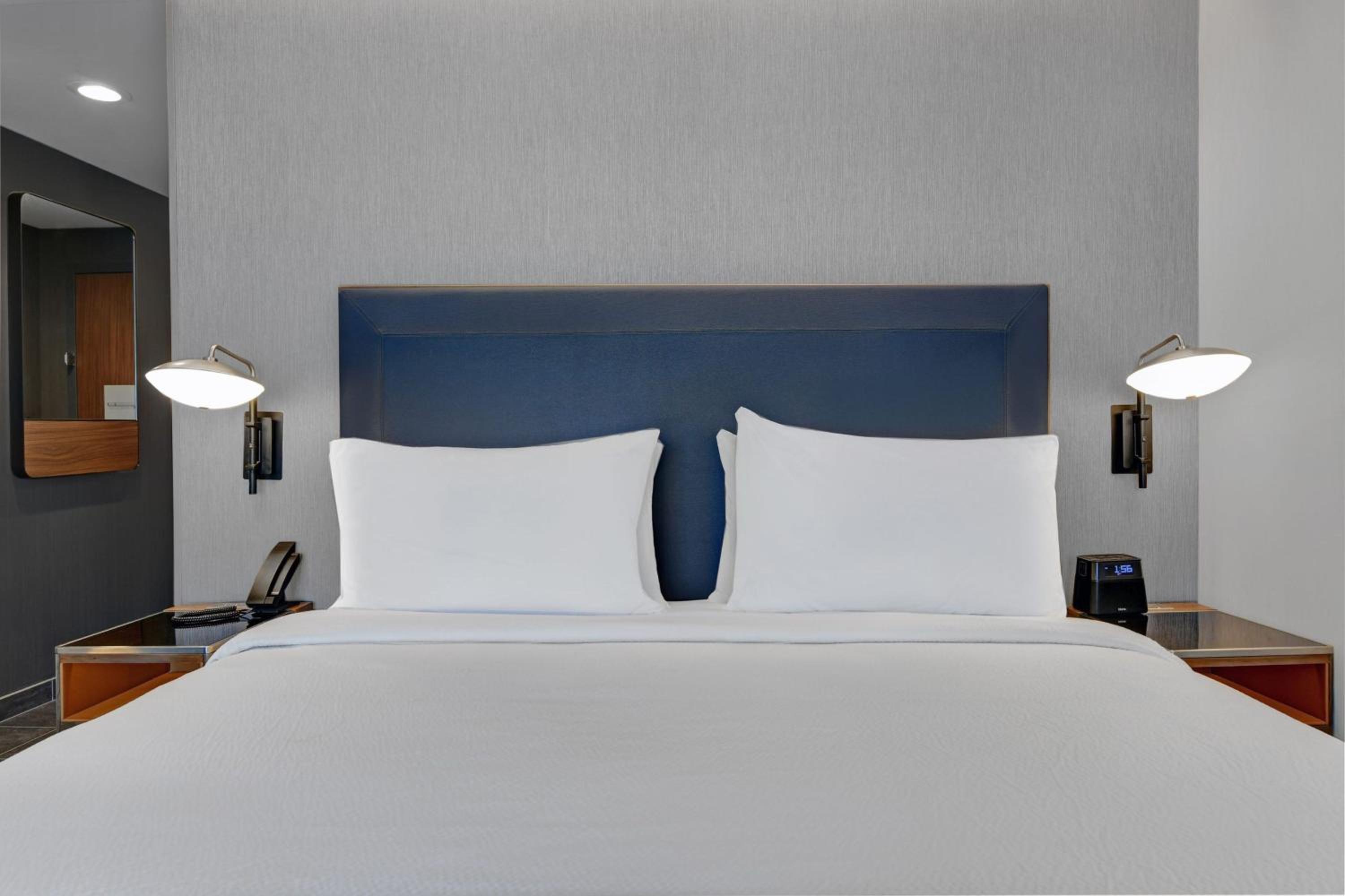 King Room with Sofa Bed - Photo 6