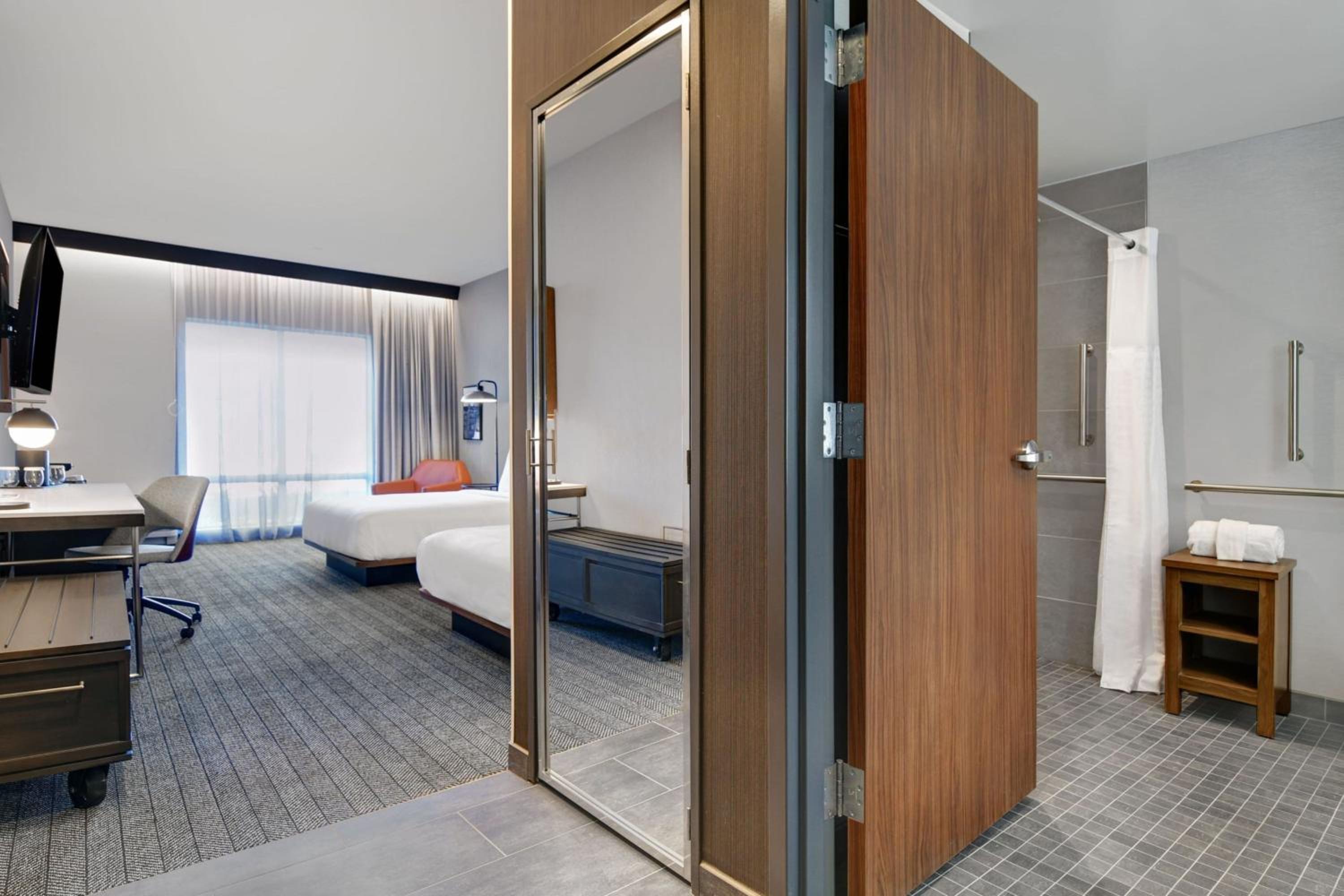Double Queen Room - Photo 1
