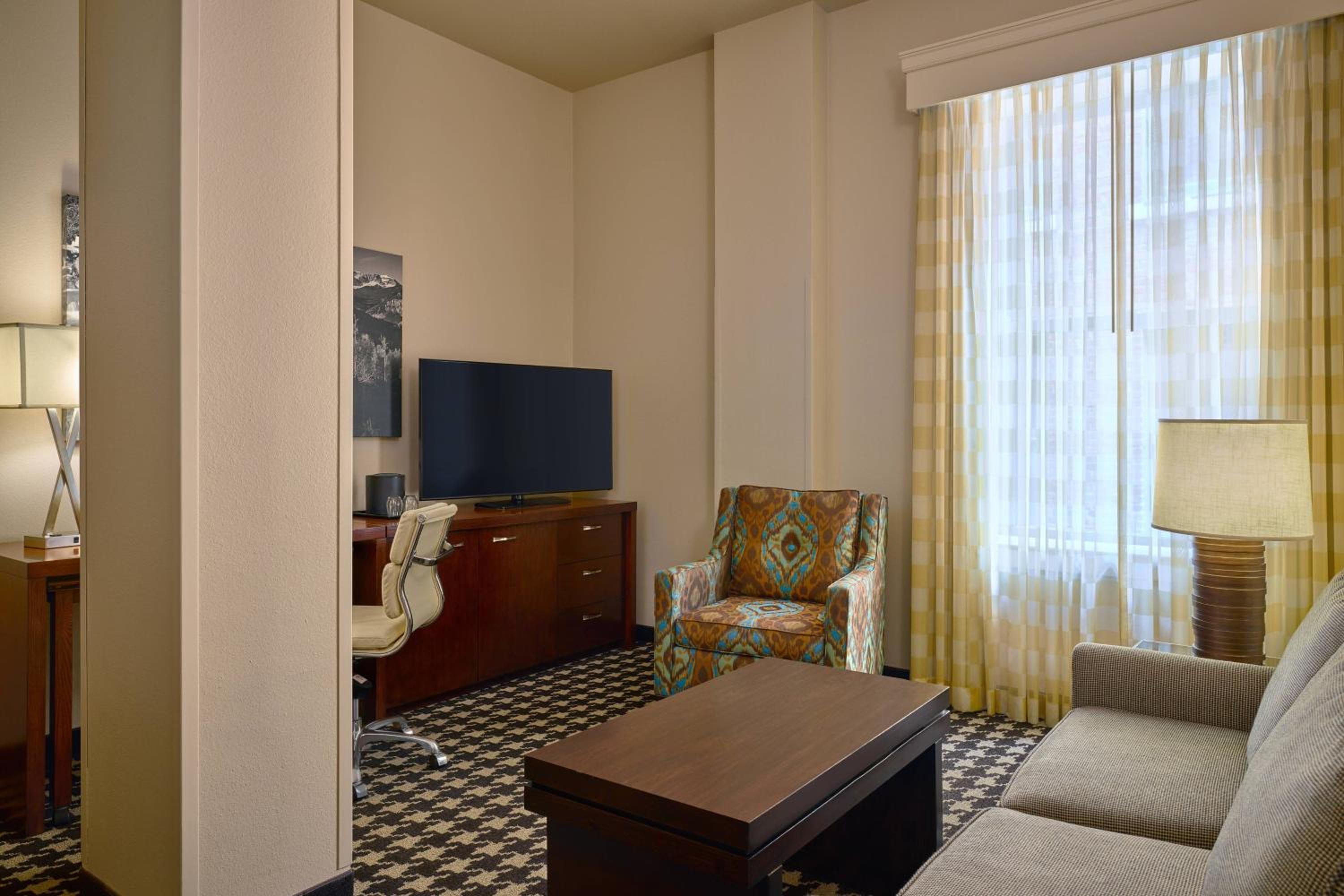 Junior Suite, 1 Bedroom Junior Suite, 1 King, Sofa bed - Photo 2