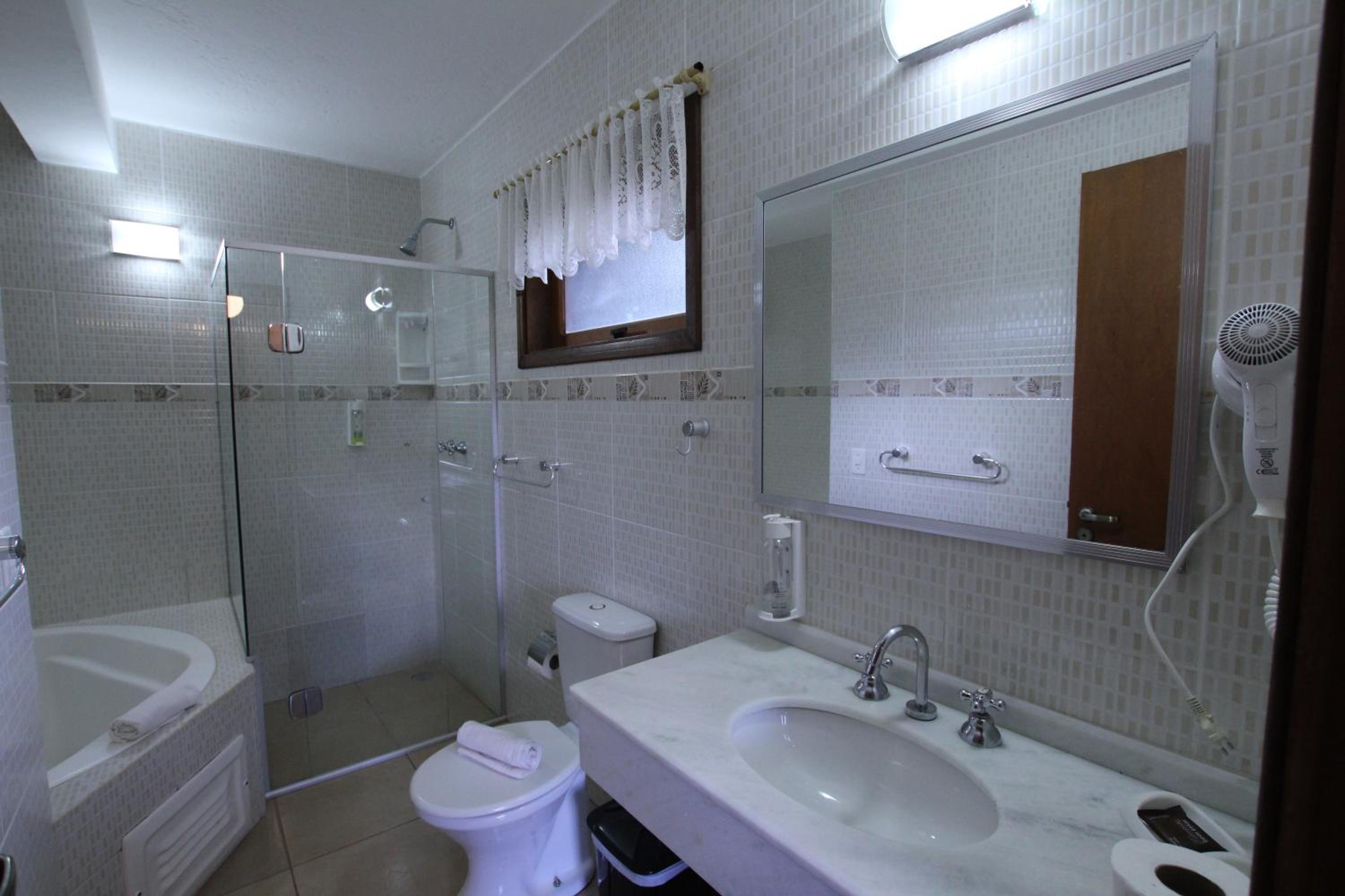 Double Suite with Spa Bath and Fireplace - Photo 4