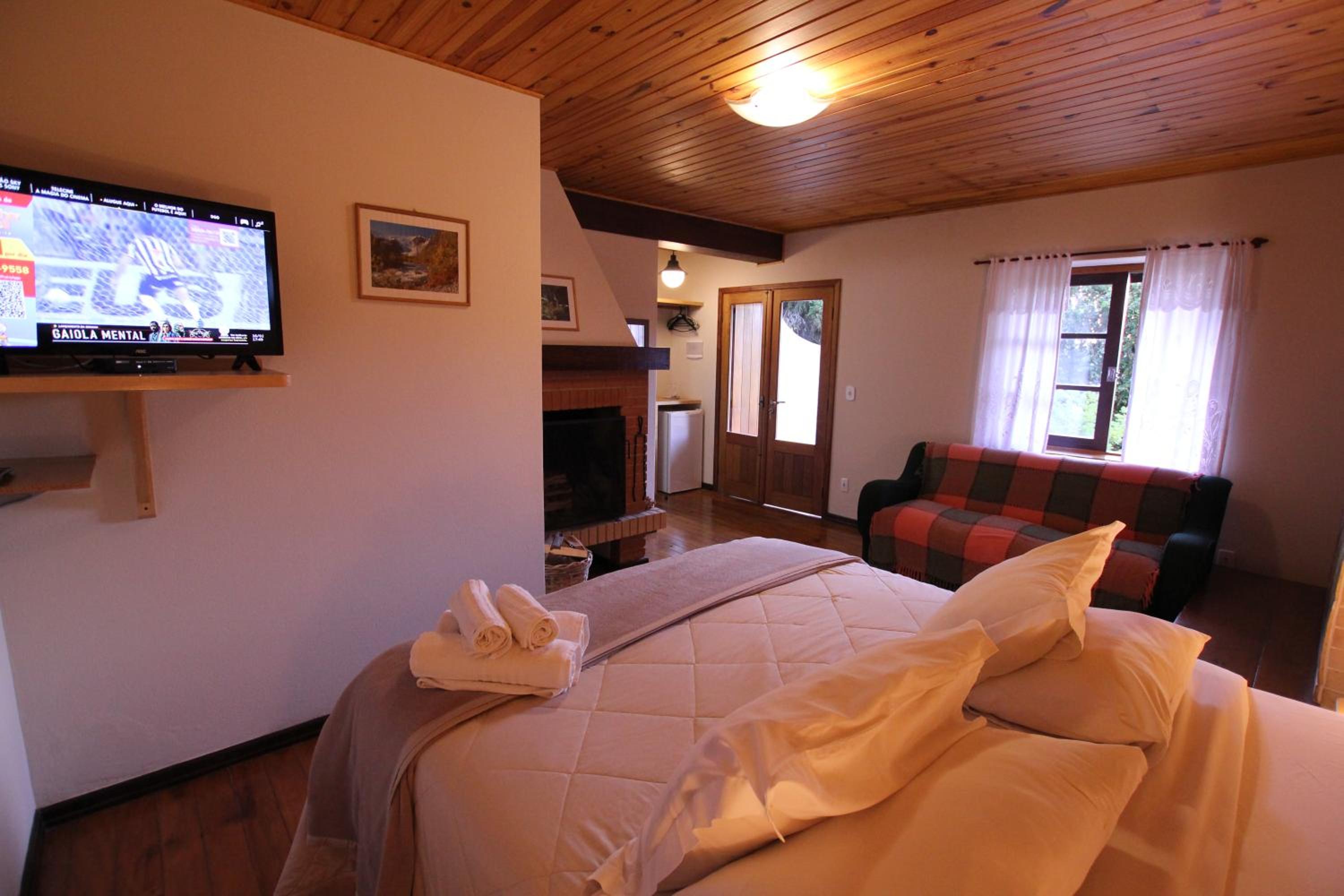 Double Suite with Spa Bath and Fireplace - Photo 6