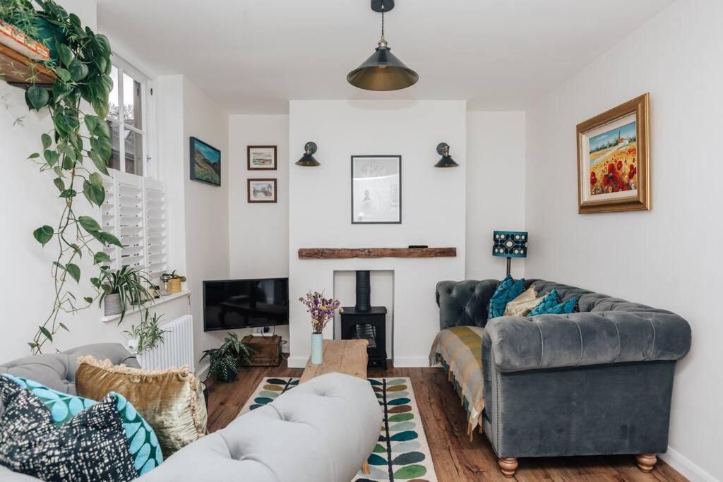 Three-Bedroom House photo 3