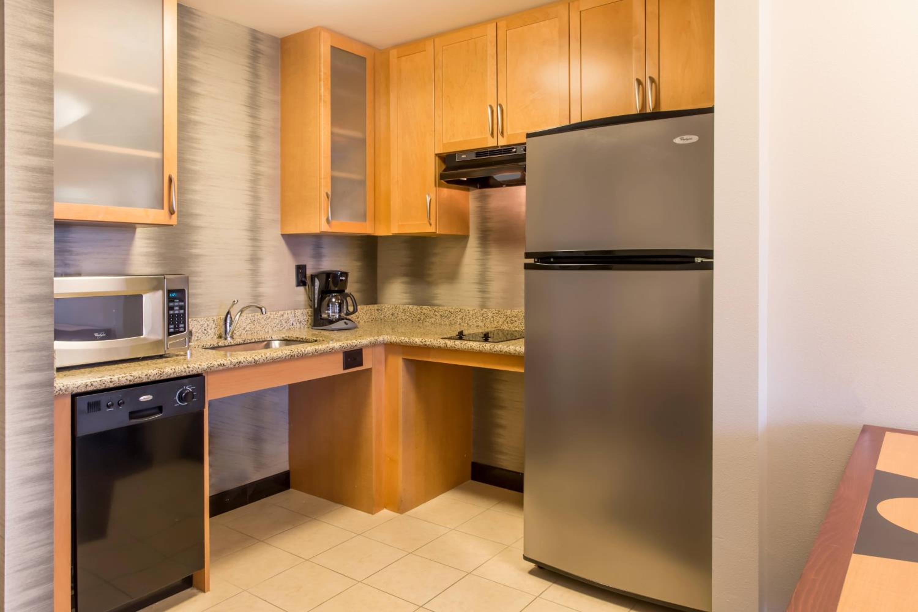 Two-Bedroom Suite - Photo 4