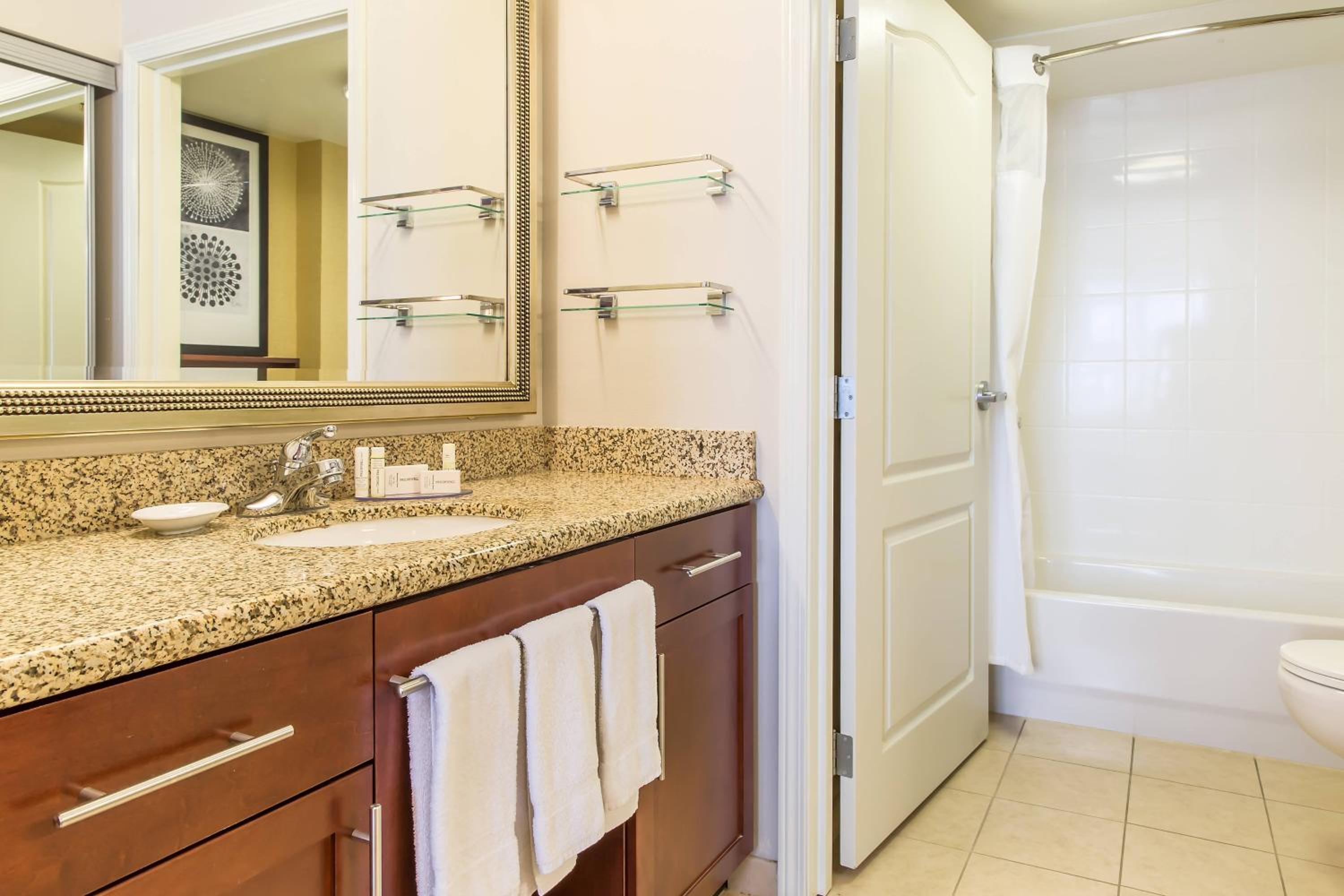 One-Bedroom King Suite with Sofa Bed - Photo 2