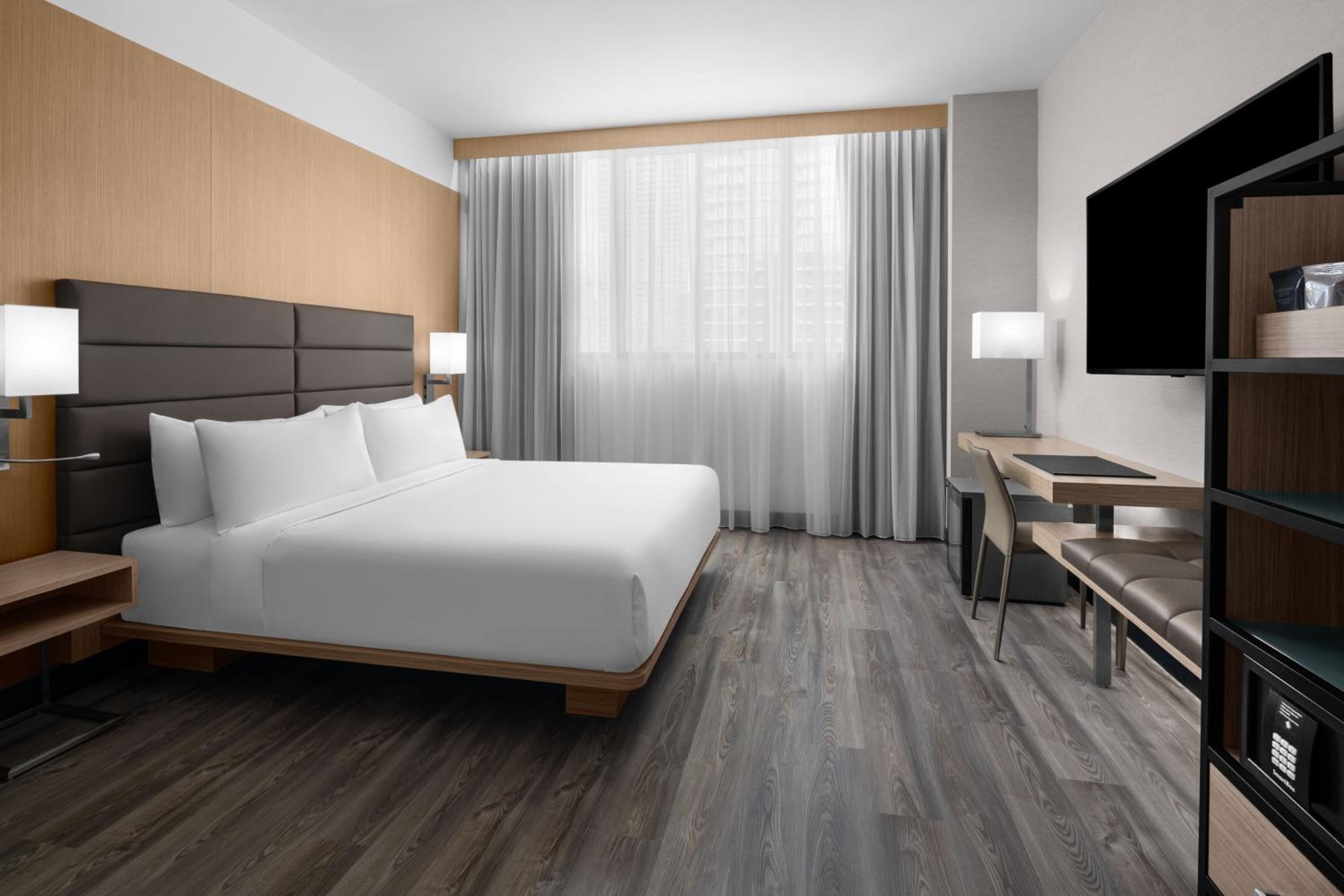 Standard King Room with Roll-in Shower - Mobility Accessible photo 2