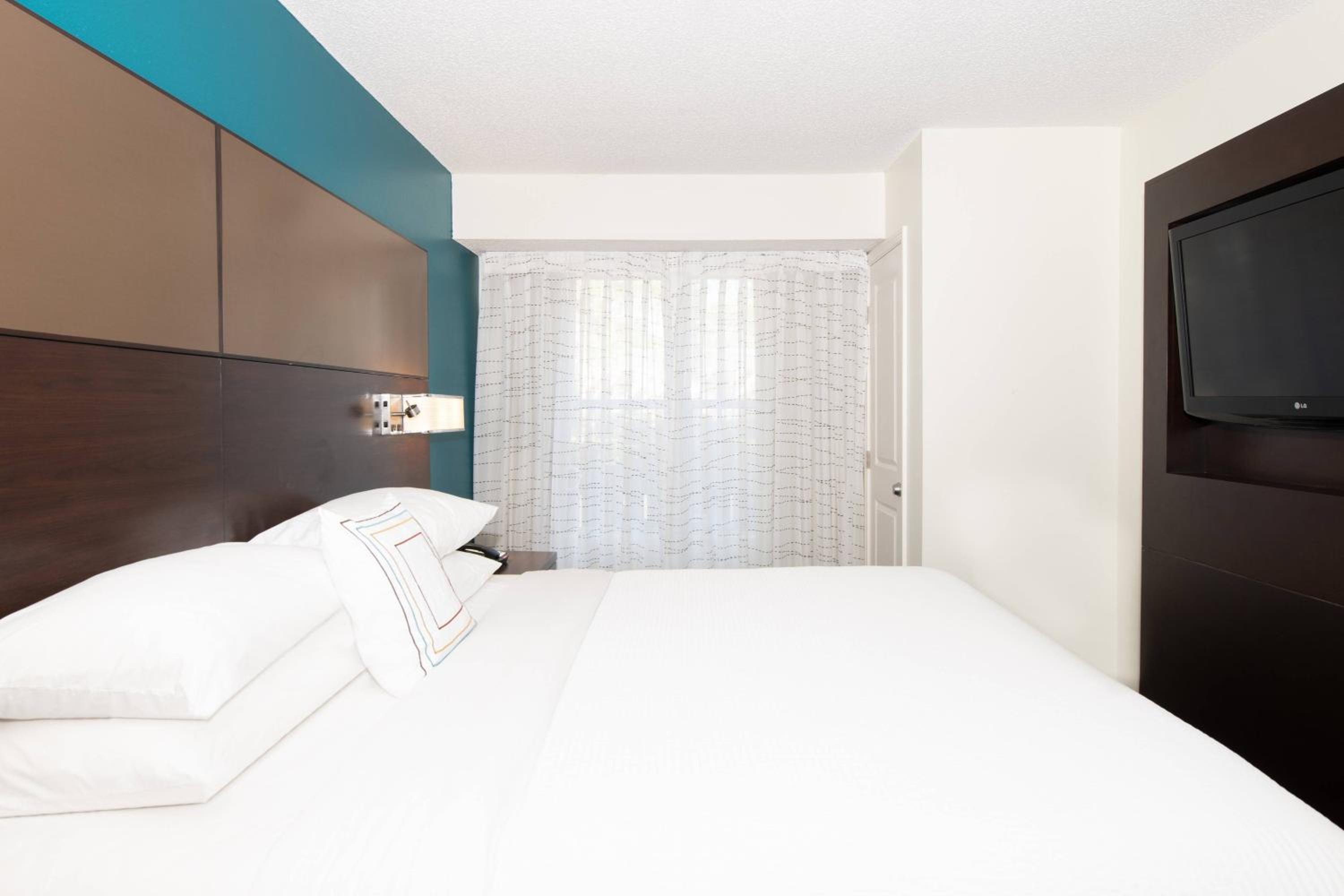 Two-Bedroom King Suite with Sofa Bed - Photo 4