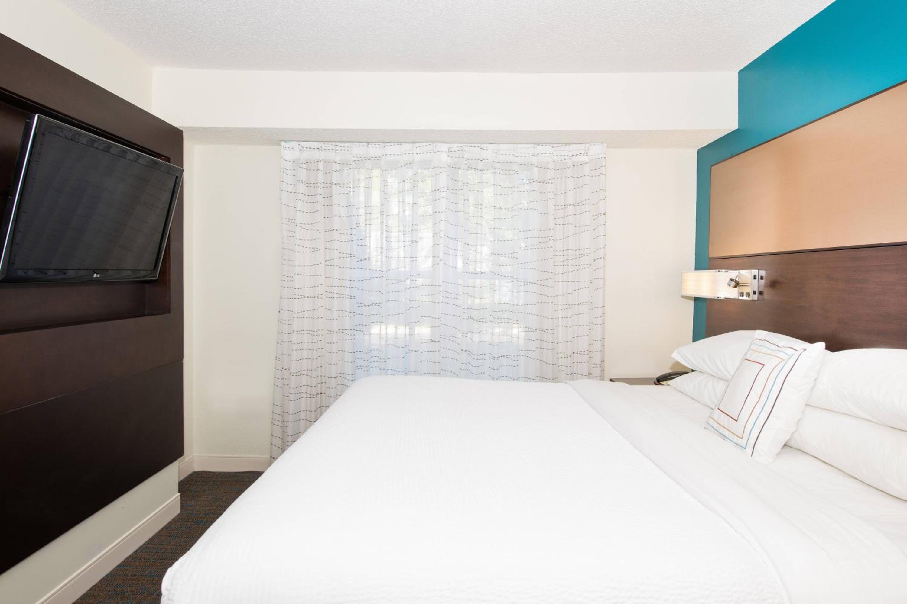 Two-Bedroom King Suite with Sofa Bed - Photo 5