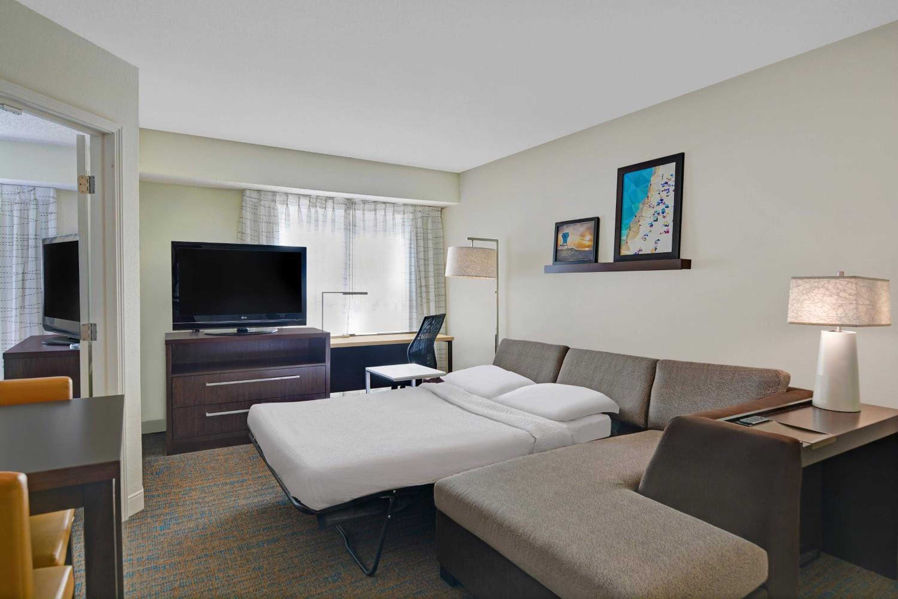 One-Bedroom King Suite with Sofa Bed - Photo 5