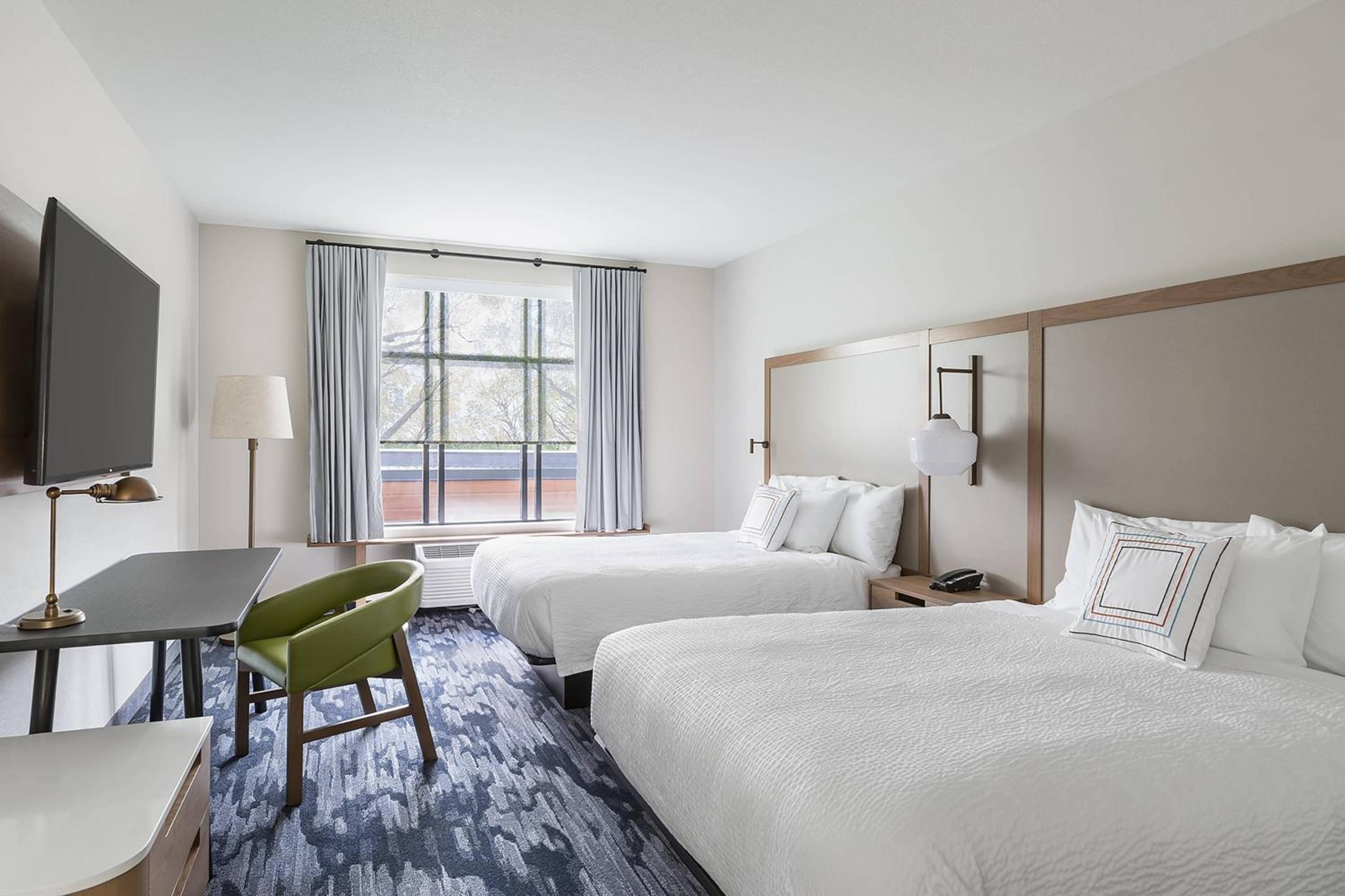 Guest room, 2 Queen, City view