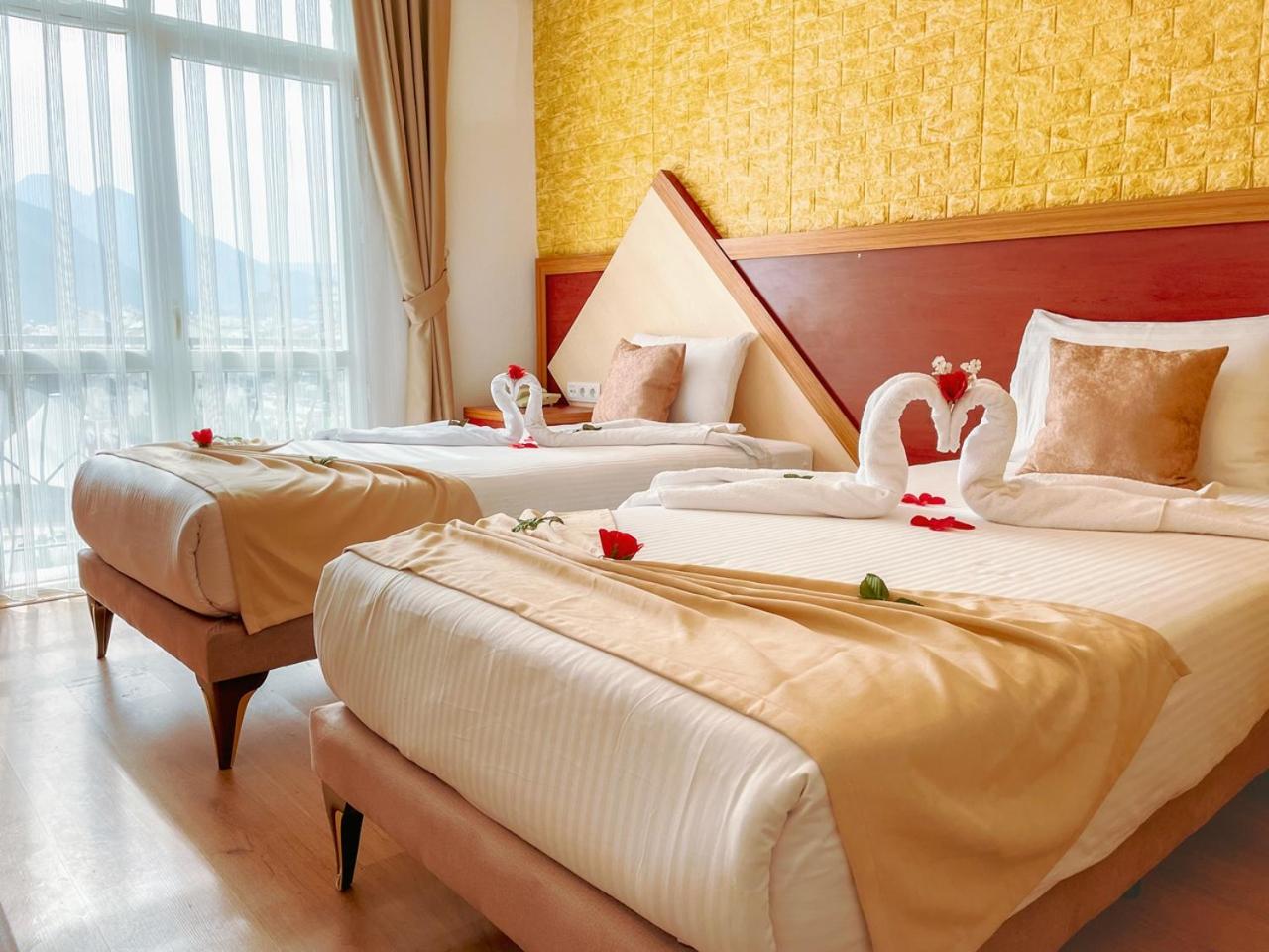 Double or Twin Room thumbnail 5