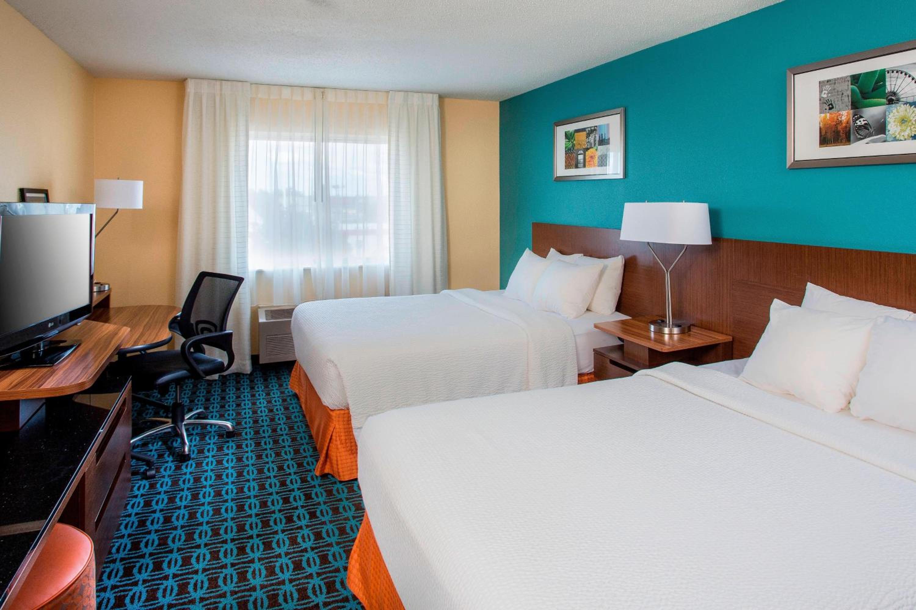 Queen Room with Two Queen Beds - Photo 1