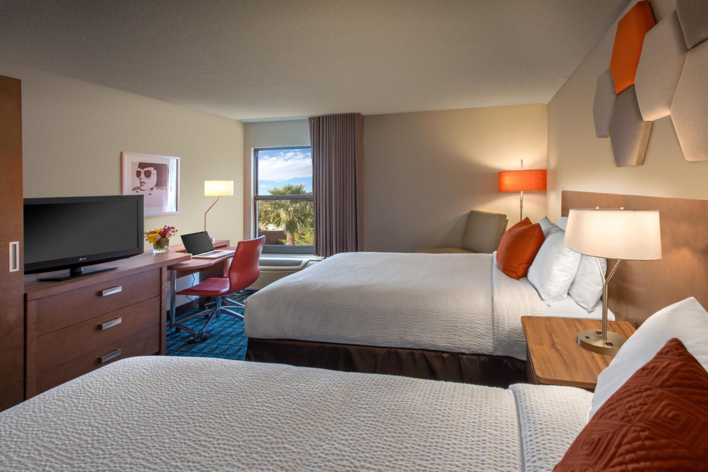 Guest Room with Two Queen Beds photo 1