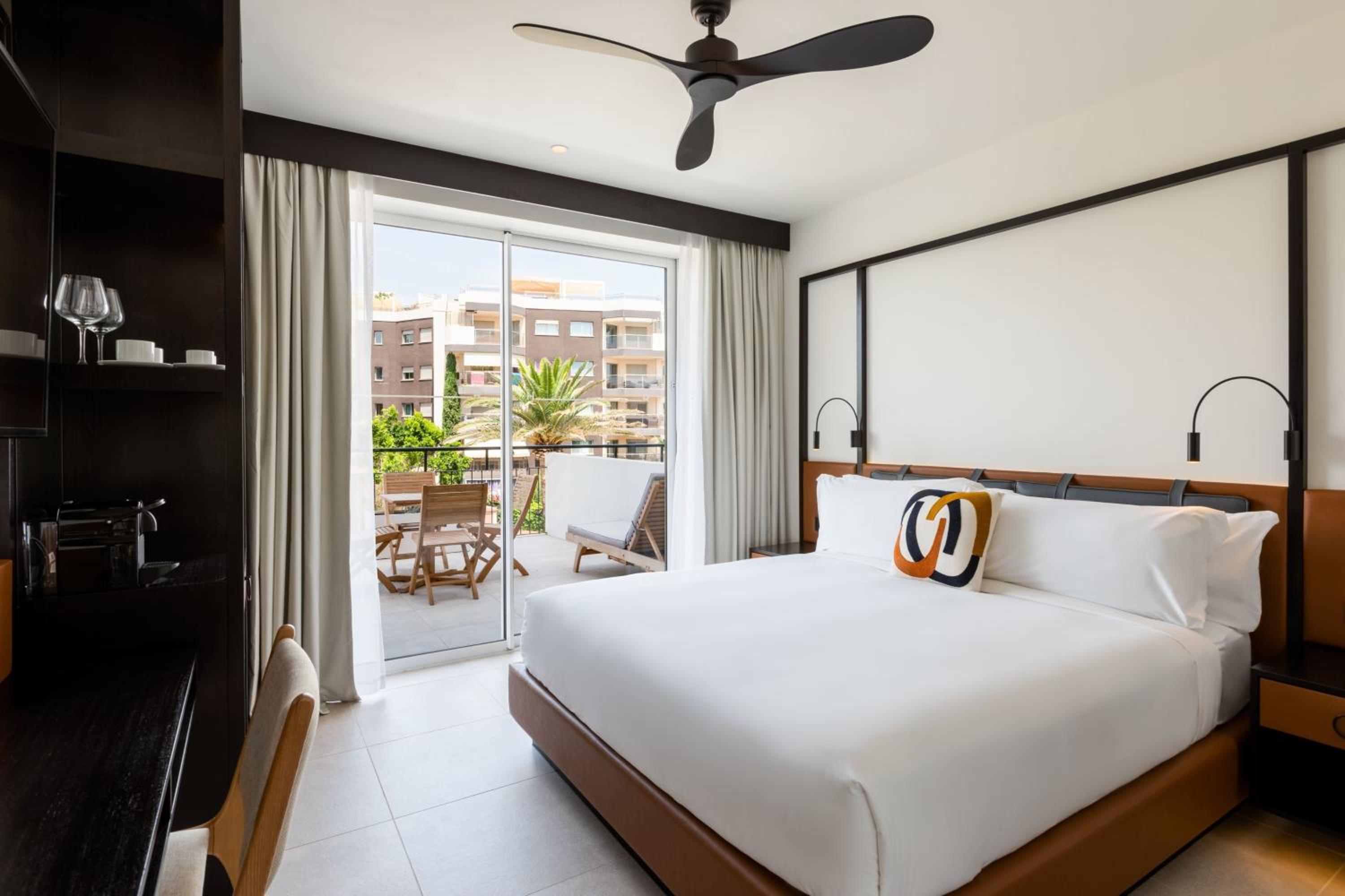 King Room with One King Bed and Terrace (Non Smoking)
