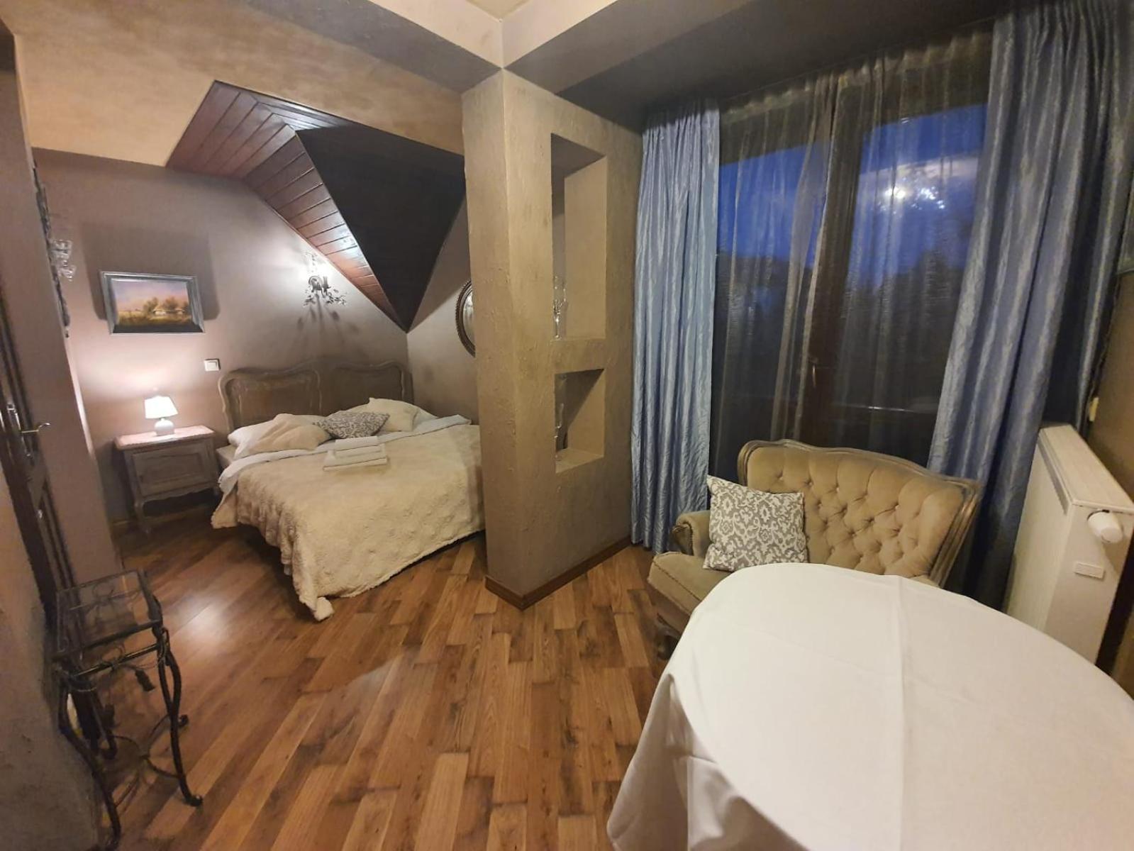 Deluxe Queen Room - Photo 3