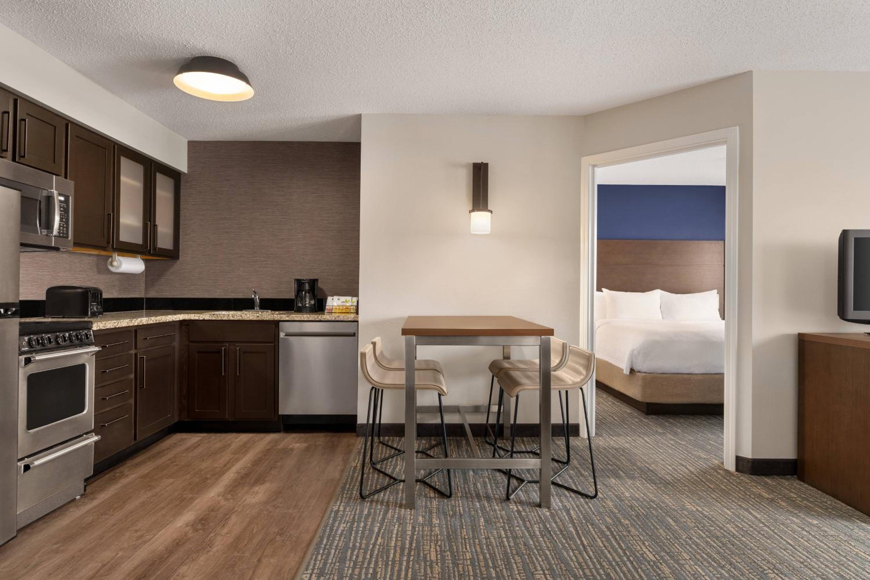 Two-Bedroom Suite - Photo 4