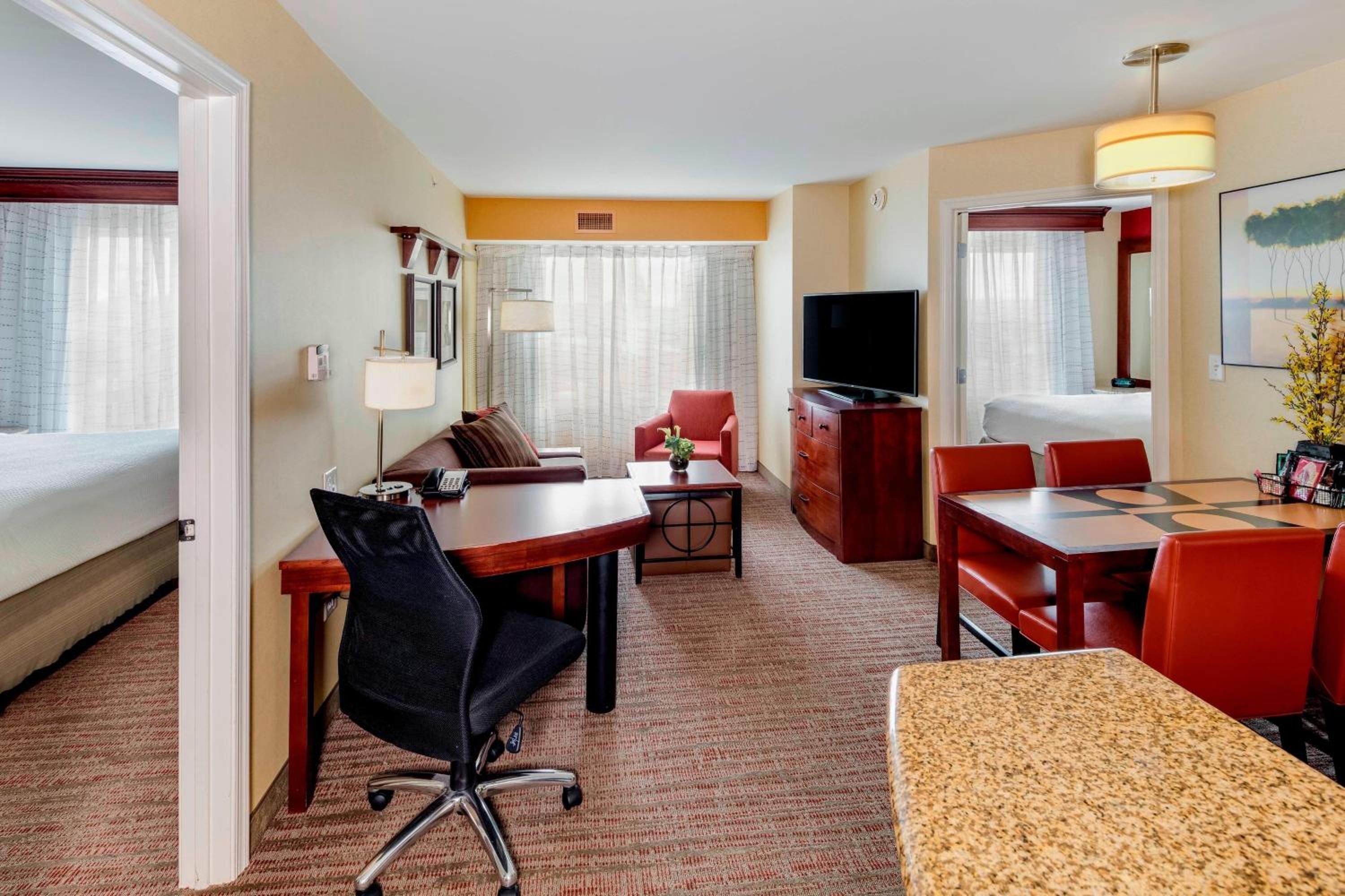 Two-Bedroom Suite - Photo 3