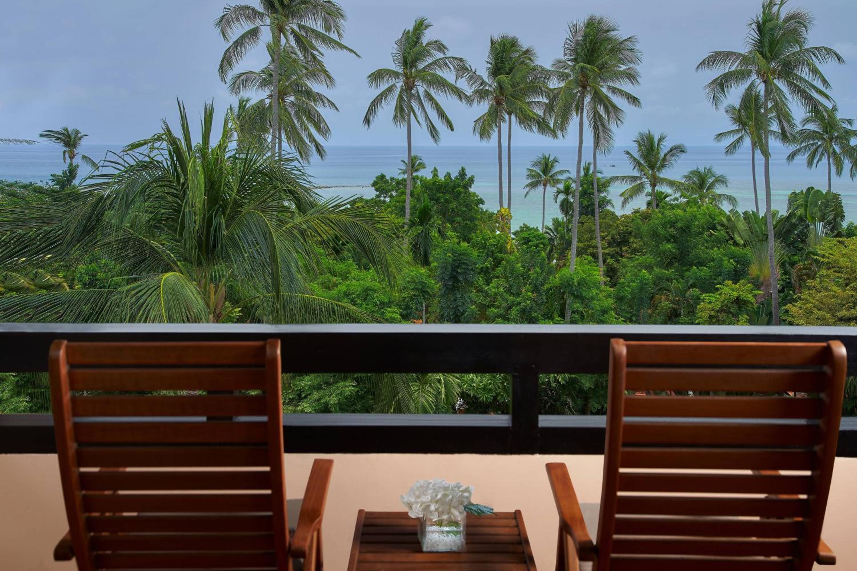 Deluxe Sea View, Guest room, 1 King Bed - Photo 3