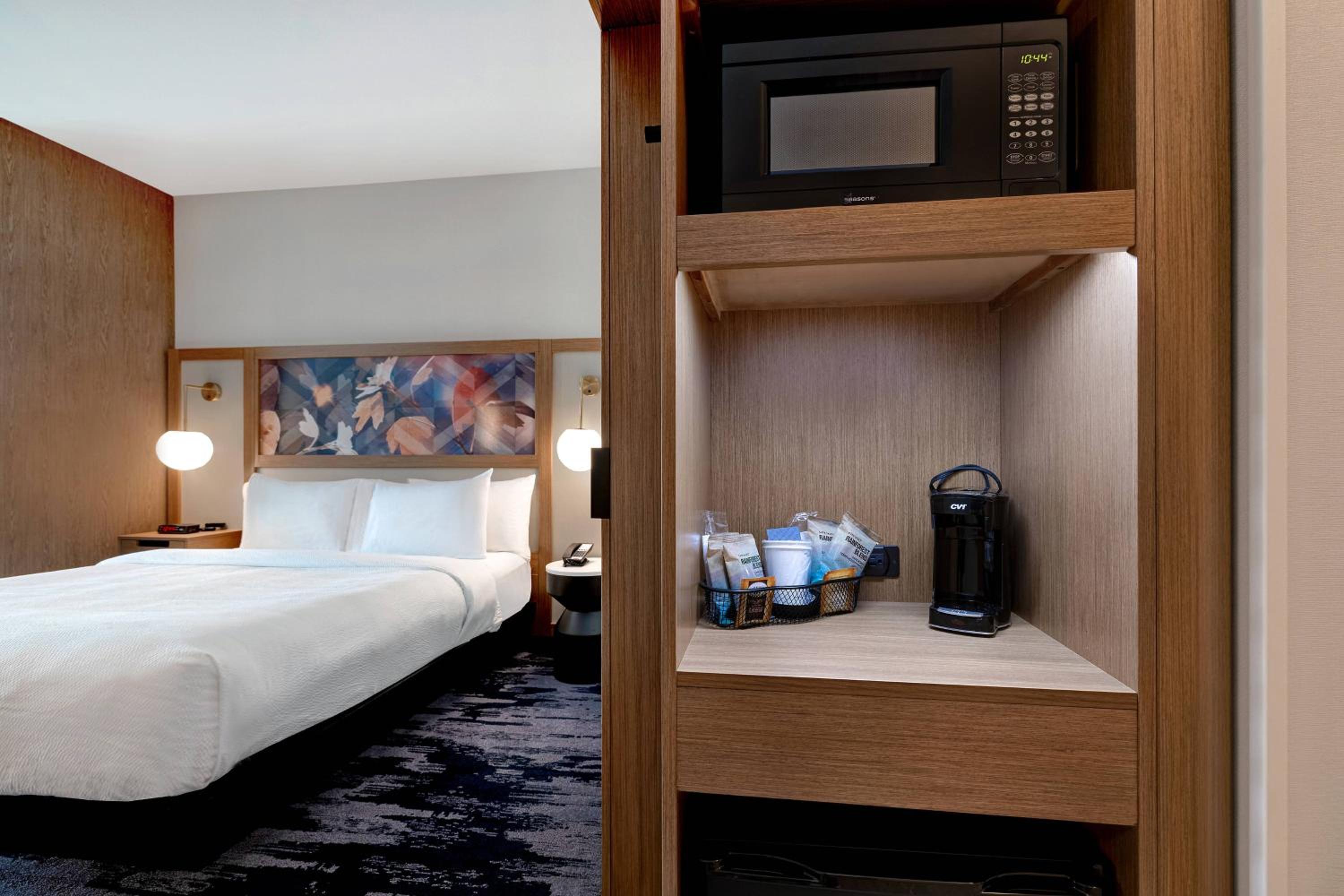Executive King Suite with Sofa Bed - Photo 2