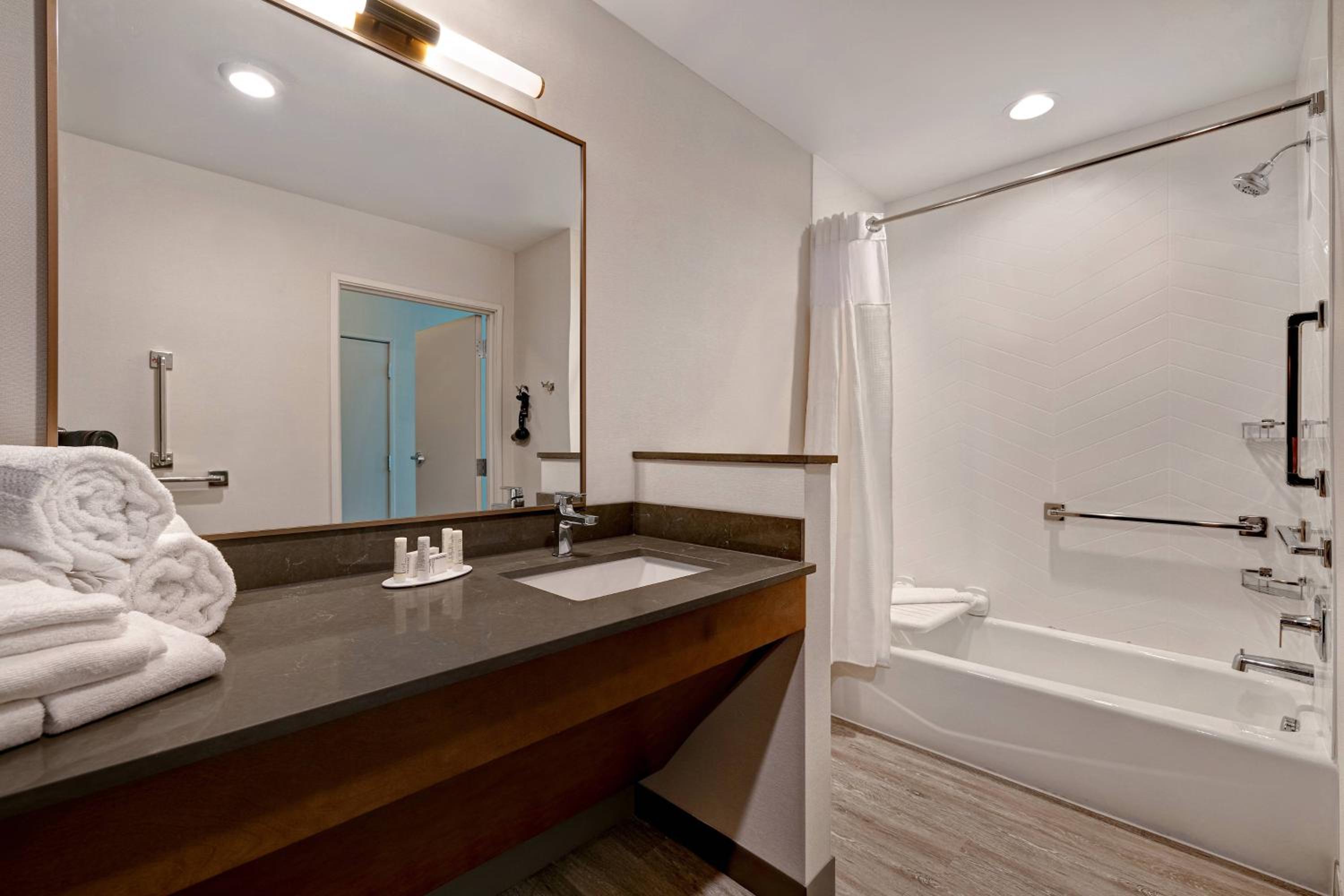 Double Queen Room - Photo 7