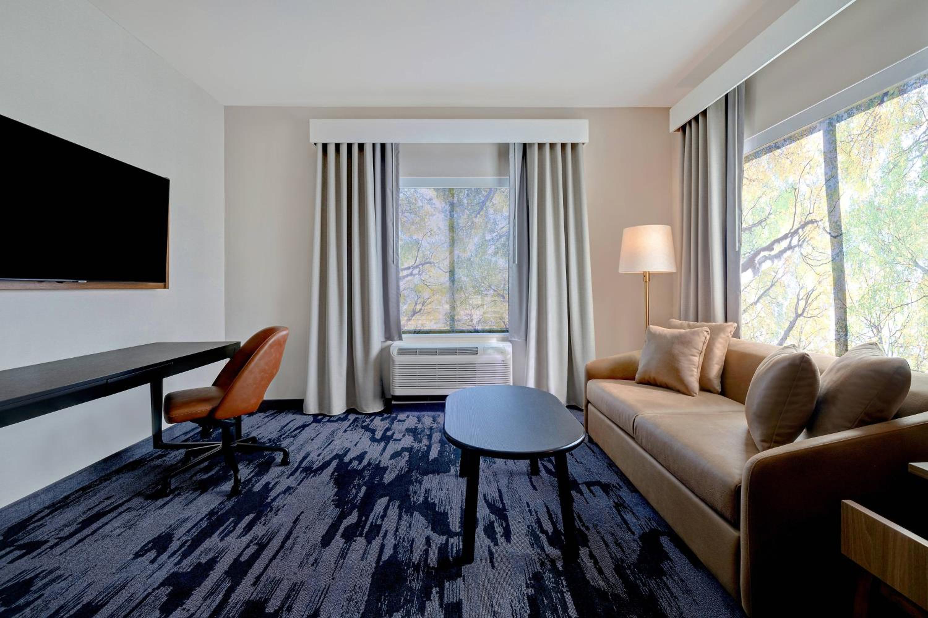 Executive King Suite with Sofa Bed - Photo 7