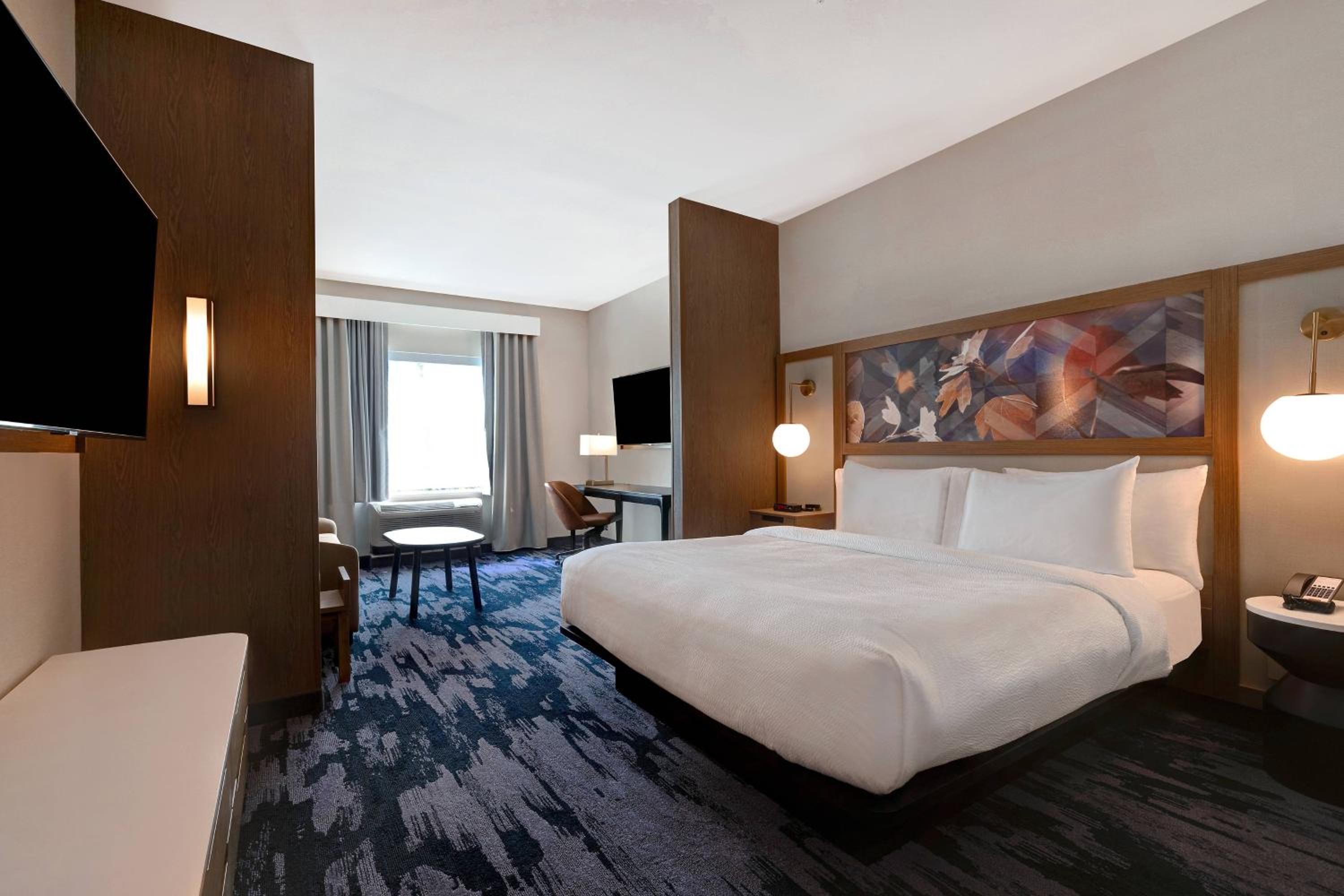 Executive King Suite with Sofa Bed - Photo 8