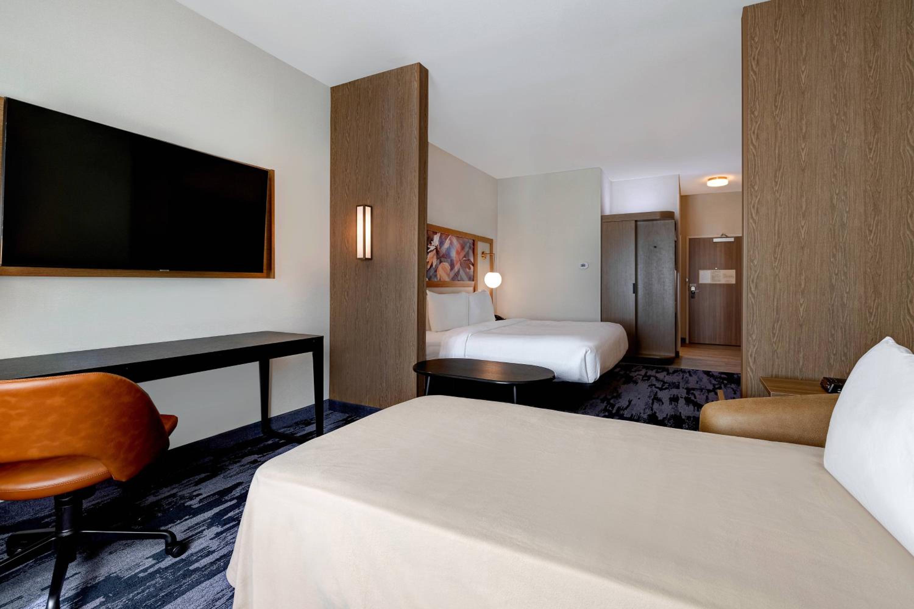 Executive King Suite with Sofa Bed - Photo 10
