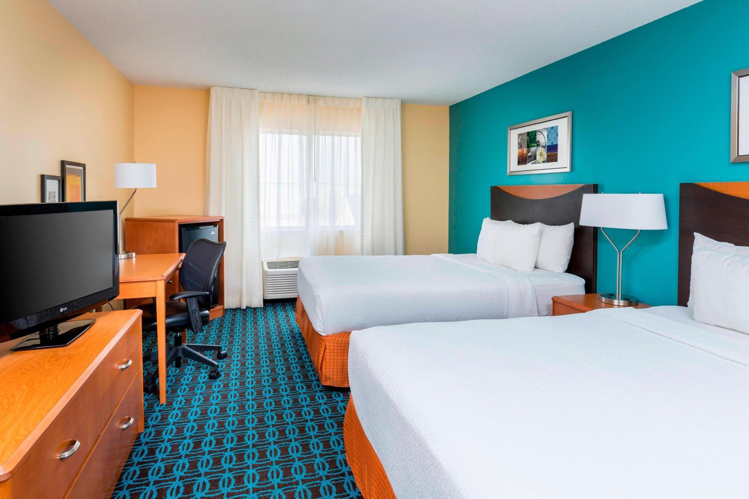 Queen Room with Two Queen Beds - Hearing Accessible